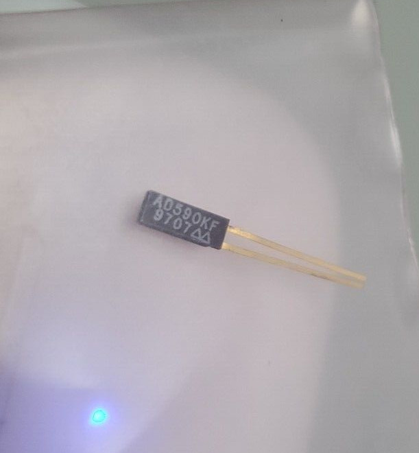 Omega AD590KF SENSOR ANALOG 9703 C1-20 Flatpack, 2 Pins