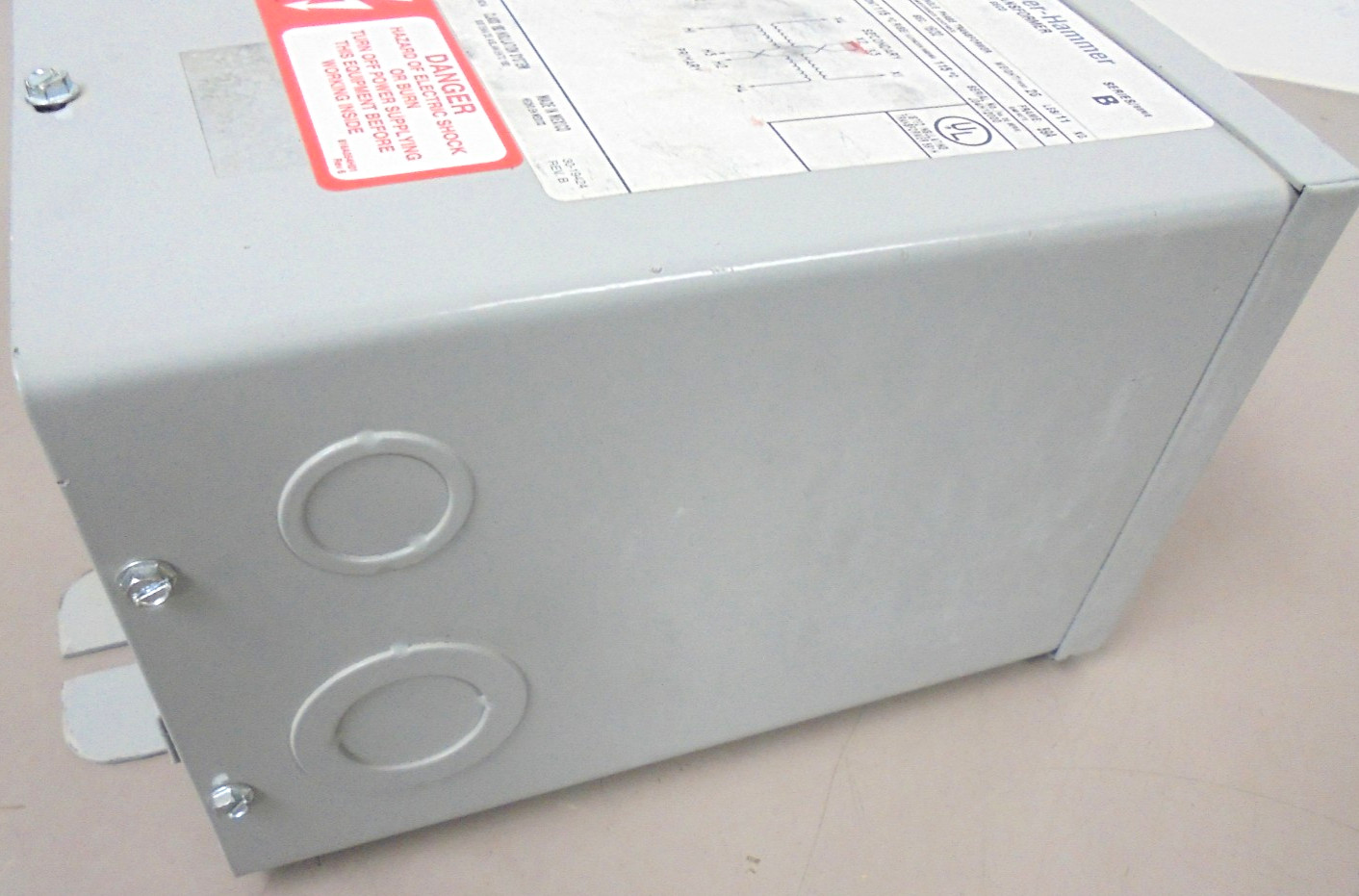 Cutler-Hammer S10N06A01N Dry Type Distribution Transformer 120/240 to 16/32