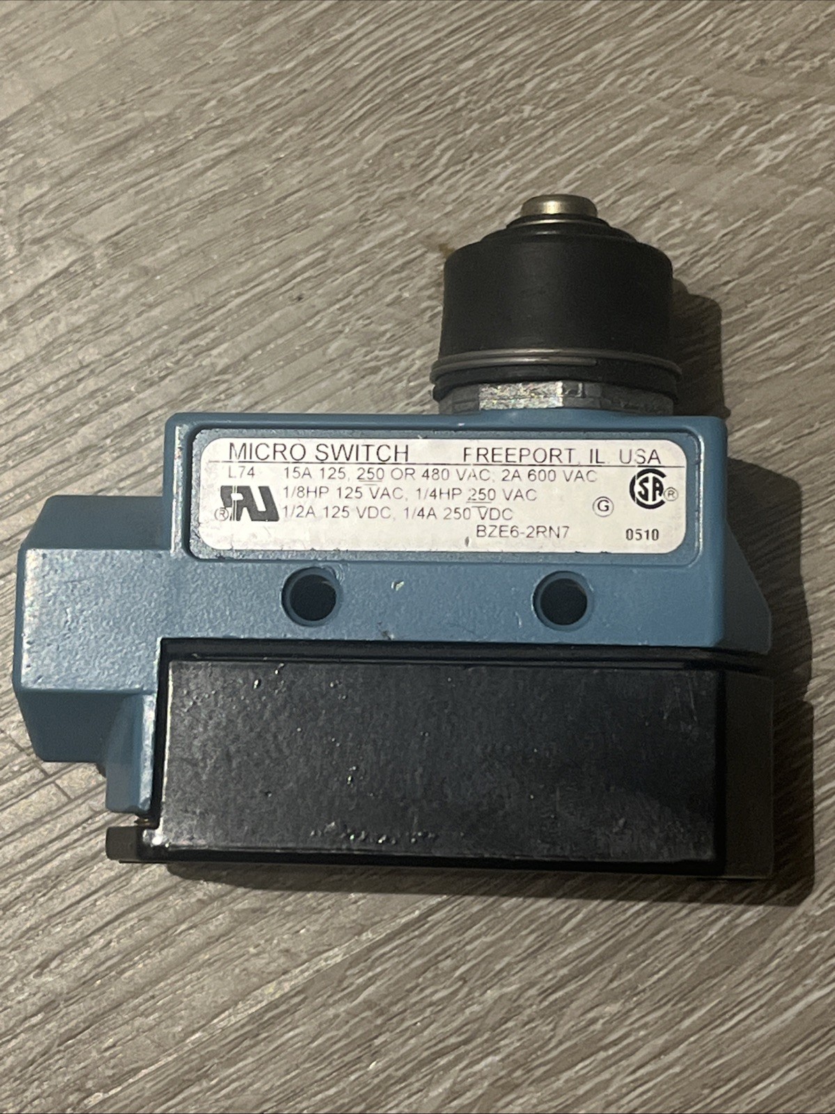 NEW BZE6-2RN LIMIT SWITCH for HONEYWELL MICROSWITCH BZE62RN