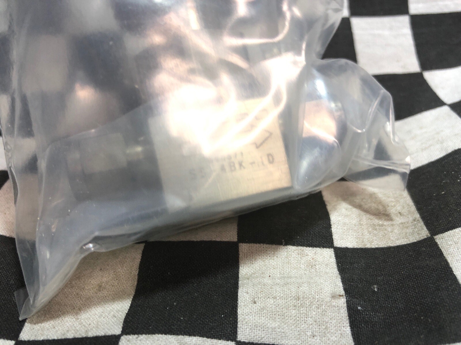 SWAGELOK Bellows Sealed Valve 1/4″ COMP, SS-4BK-1D, LOT OF 4, ShipSameDay#131R1