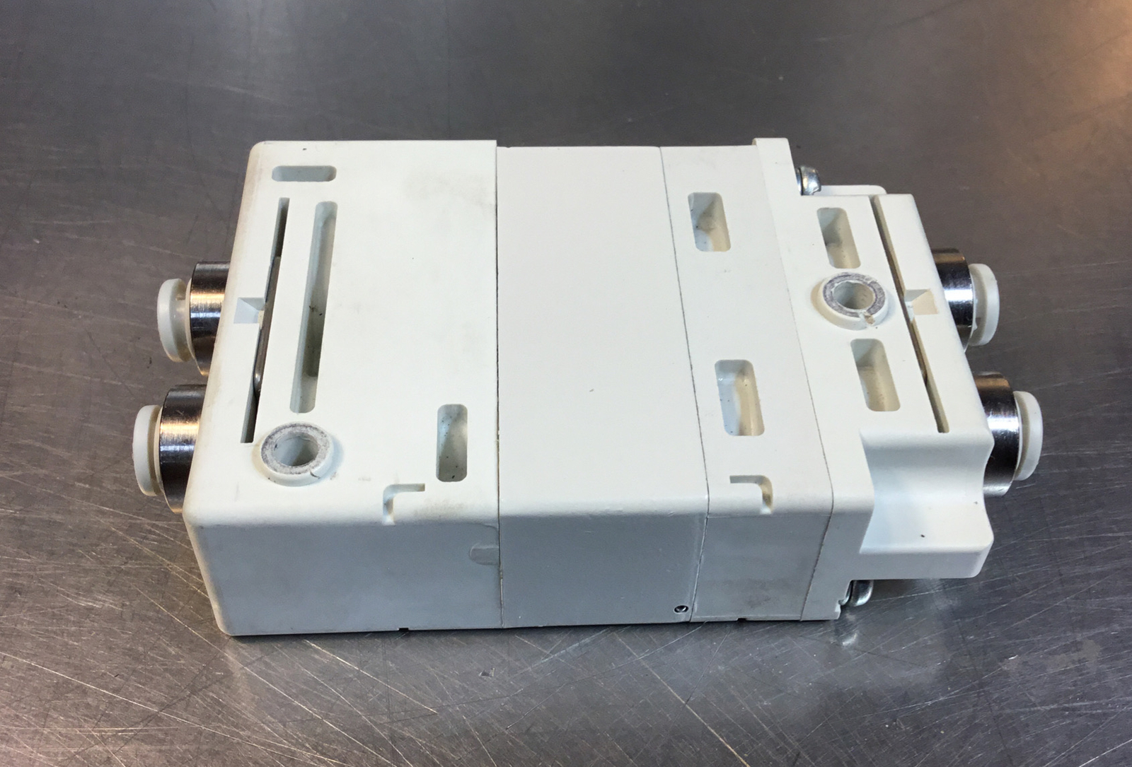 SMC VQ2000-FPG Pneumatic Valve 6D-1