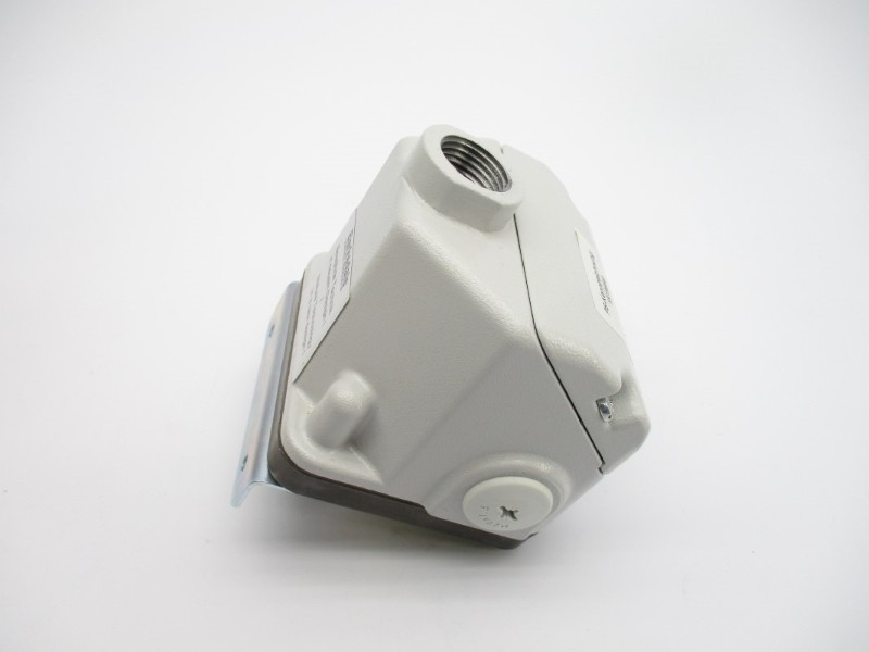 BARKSDALE D1T-H18SS 0401-136 250VAC 10A NSMP