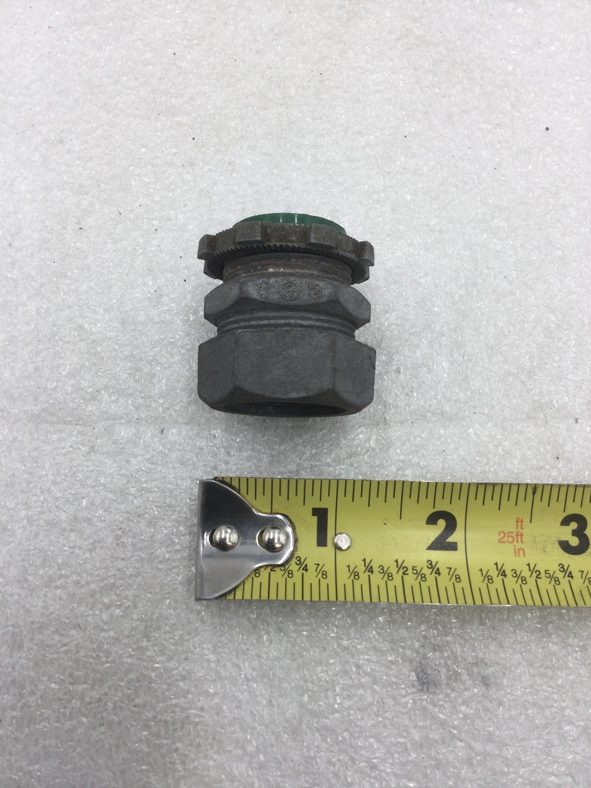 Lot of 11 Mixed Brands 3/4″ Raintight EMT Compression Connector