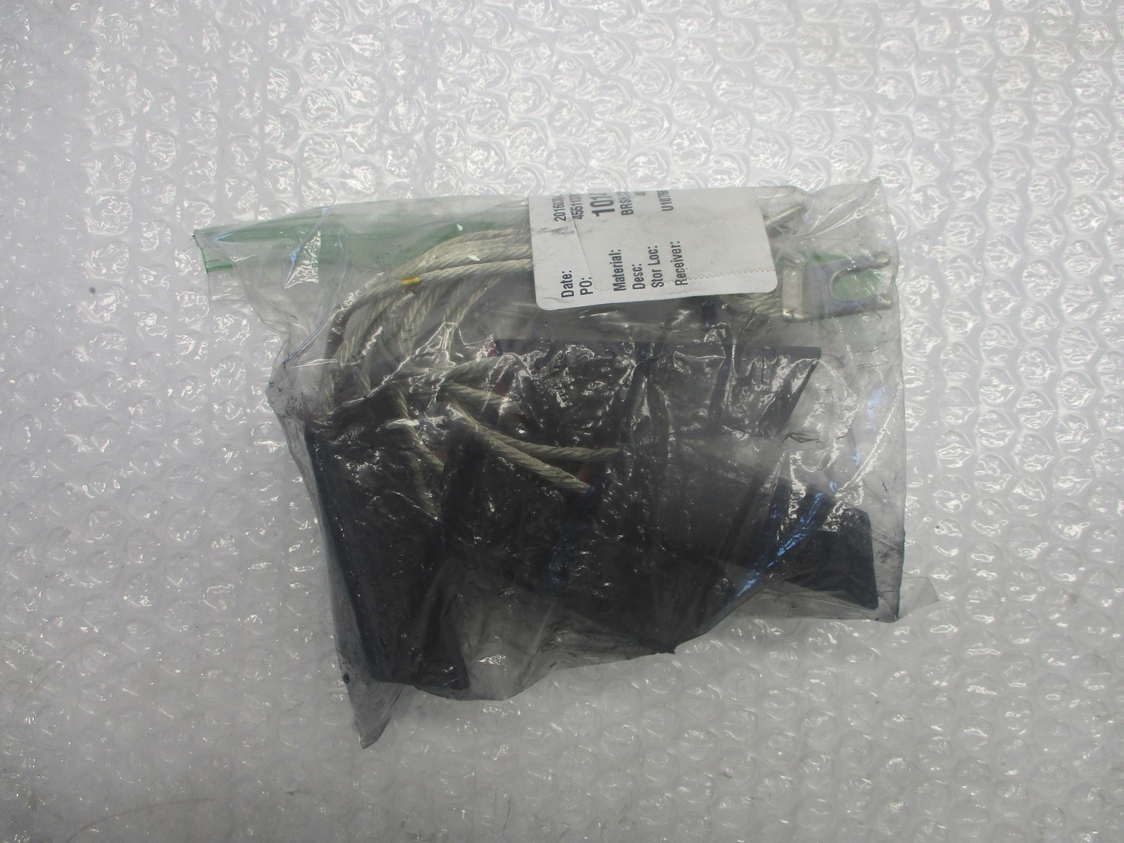 INDUSTRIAL SPARE 101408326 3/4X1-1/2X2-3/4 CARBON BRUSH LOT OF 4 NSNP