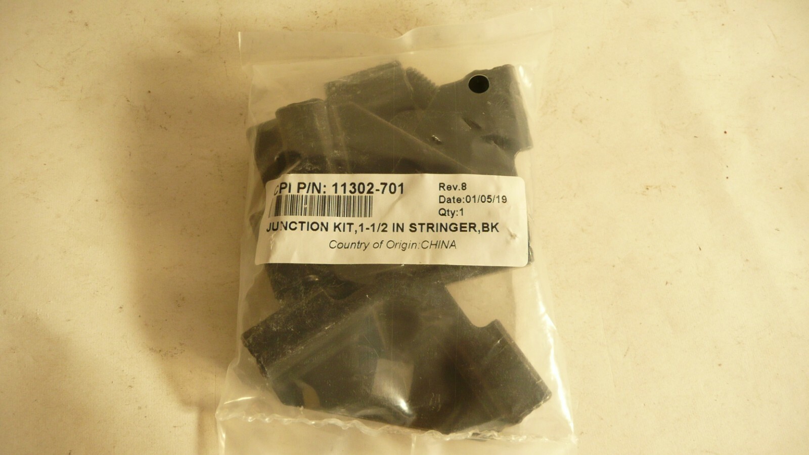 NEW CHATSWORTH PRODUCTS 11302-701 JUNCTION SPLICE KIT, 1-1/2″ STRINGER, BLACK