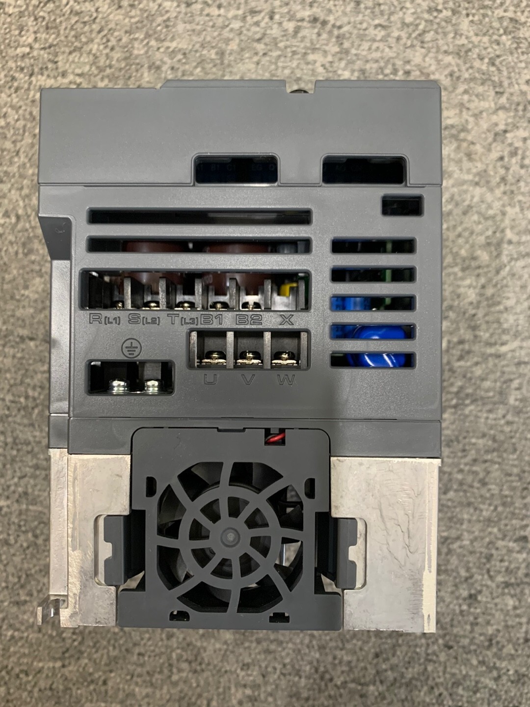 LS Inverter LSLV0015G100C-4EONN AC Drive 440VAC 3Phase 1.5kW 2Hp SV015-iG5A-4