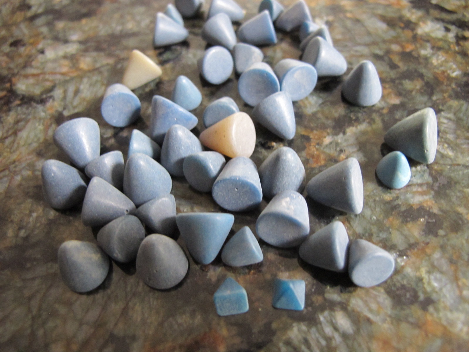 Otec mixed cone / pyramid PLASTIC TUMBLING POLISHING BUFFING DEBURRING MEDIA