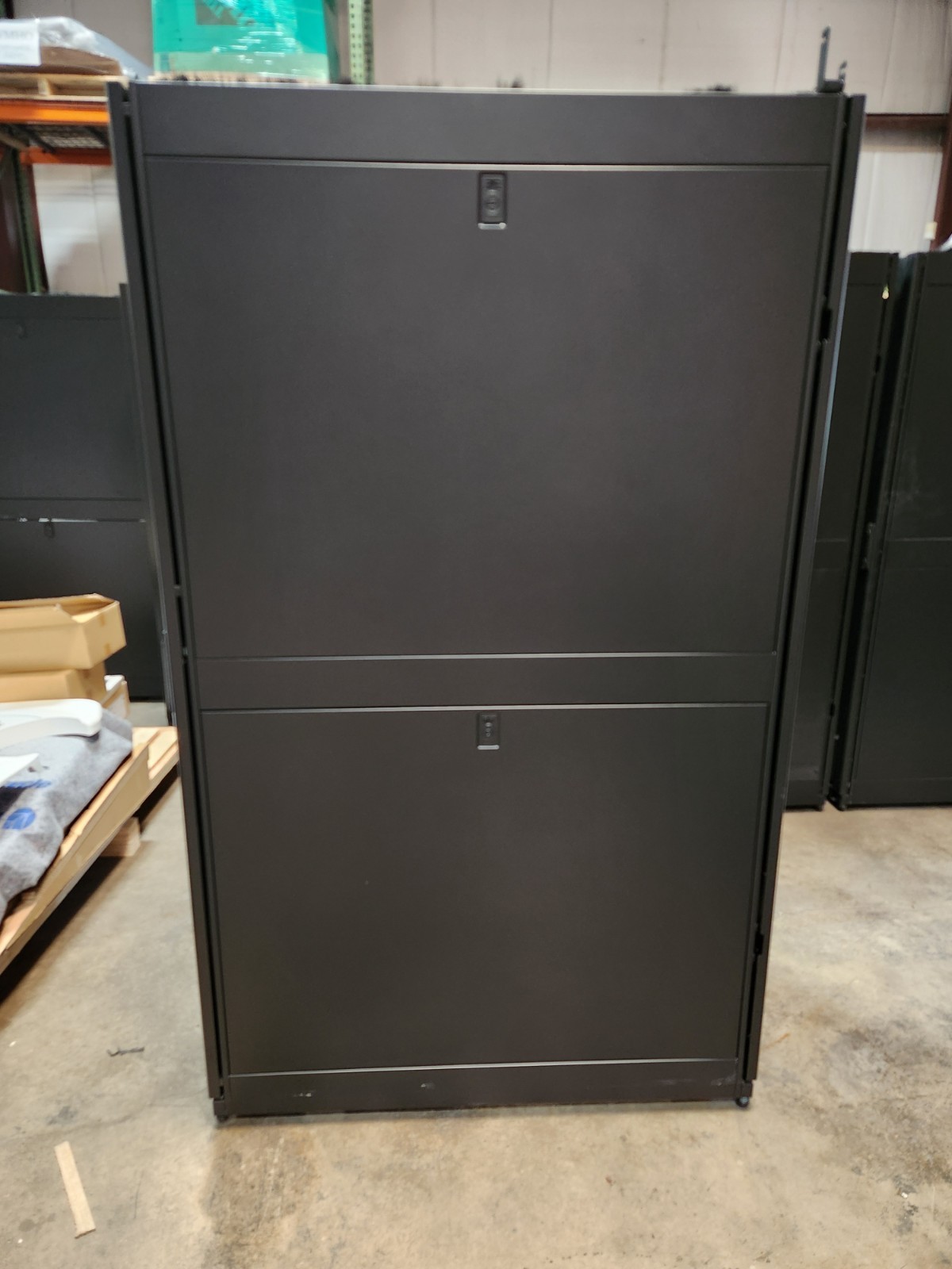 APC Schneider AR3340 NetShelter SX 42U 750mm x 1200mm Server Rack Enclosure