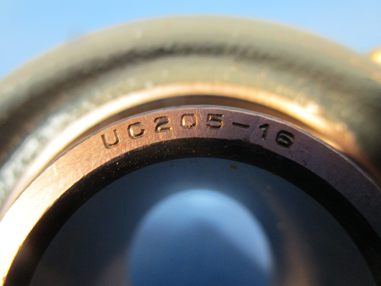 AMI UCP205-16 Pillow Block Ball Bearing Unit – Two Bolt Base, 1 in Bore
