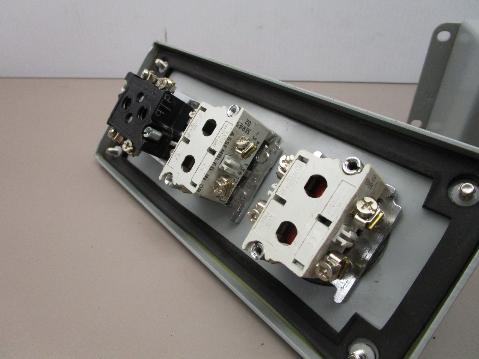 Hoffman E-3PB Push Button Enclosure with Switches OFF-ON / Start / Stop
