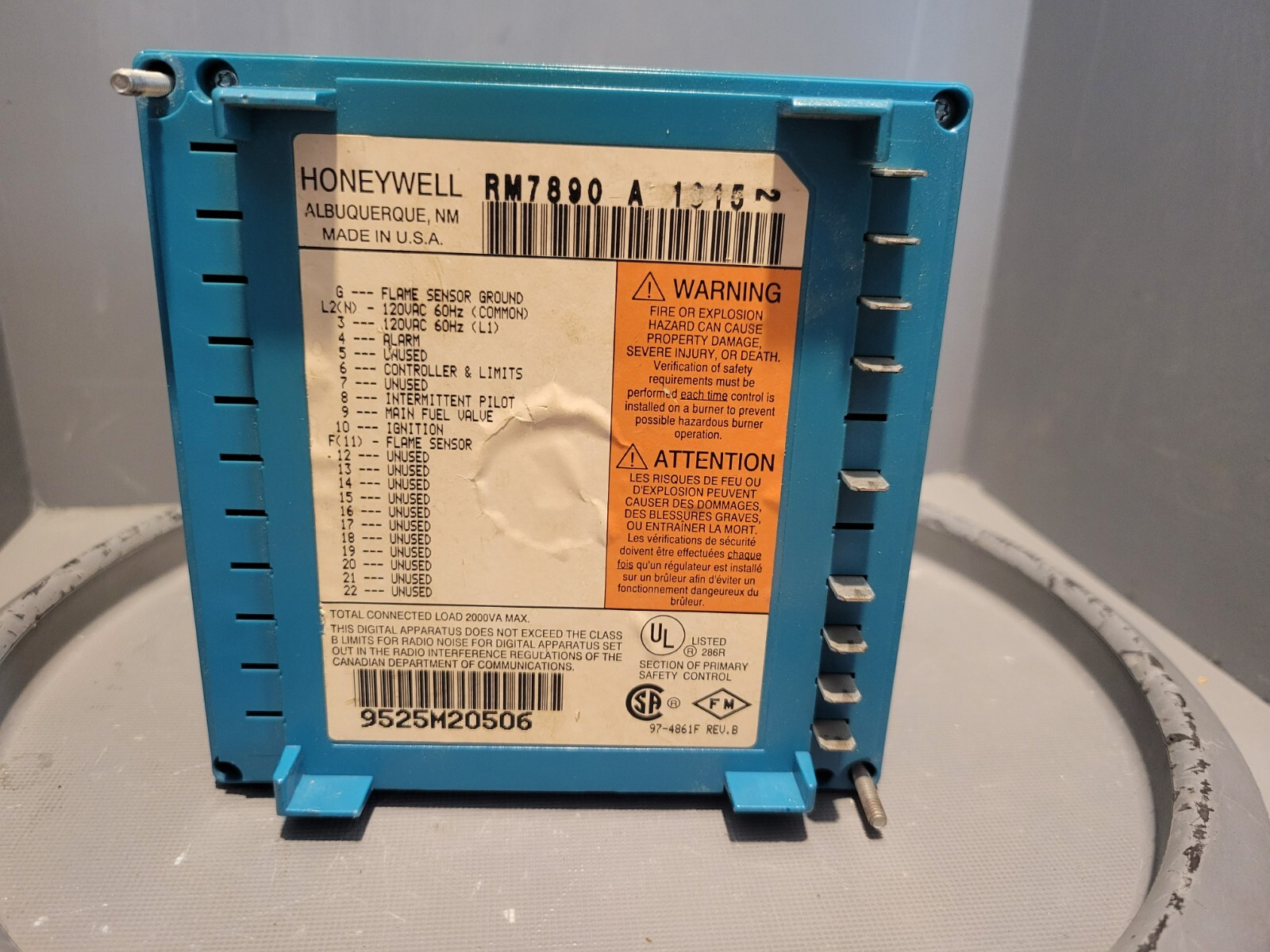 Honeywell Ultraviolet Flame Amplifier, MISSING 2 PIECES, RM7890 A 1015