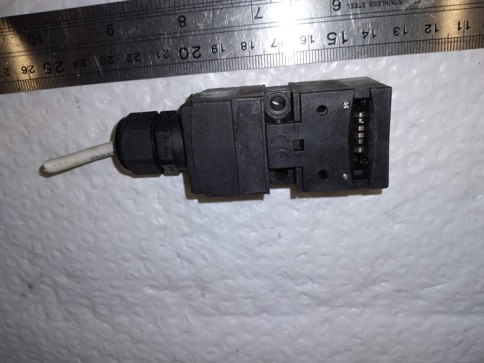 SCHMERSAL AZ 17-11 ZK 60947-5-1