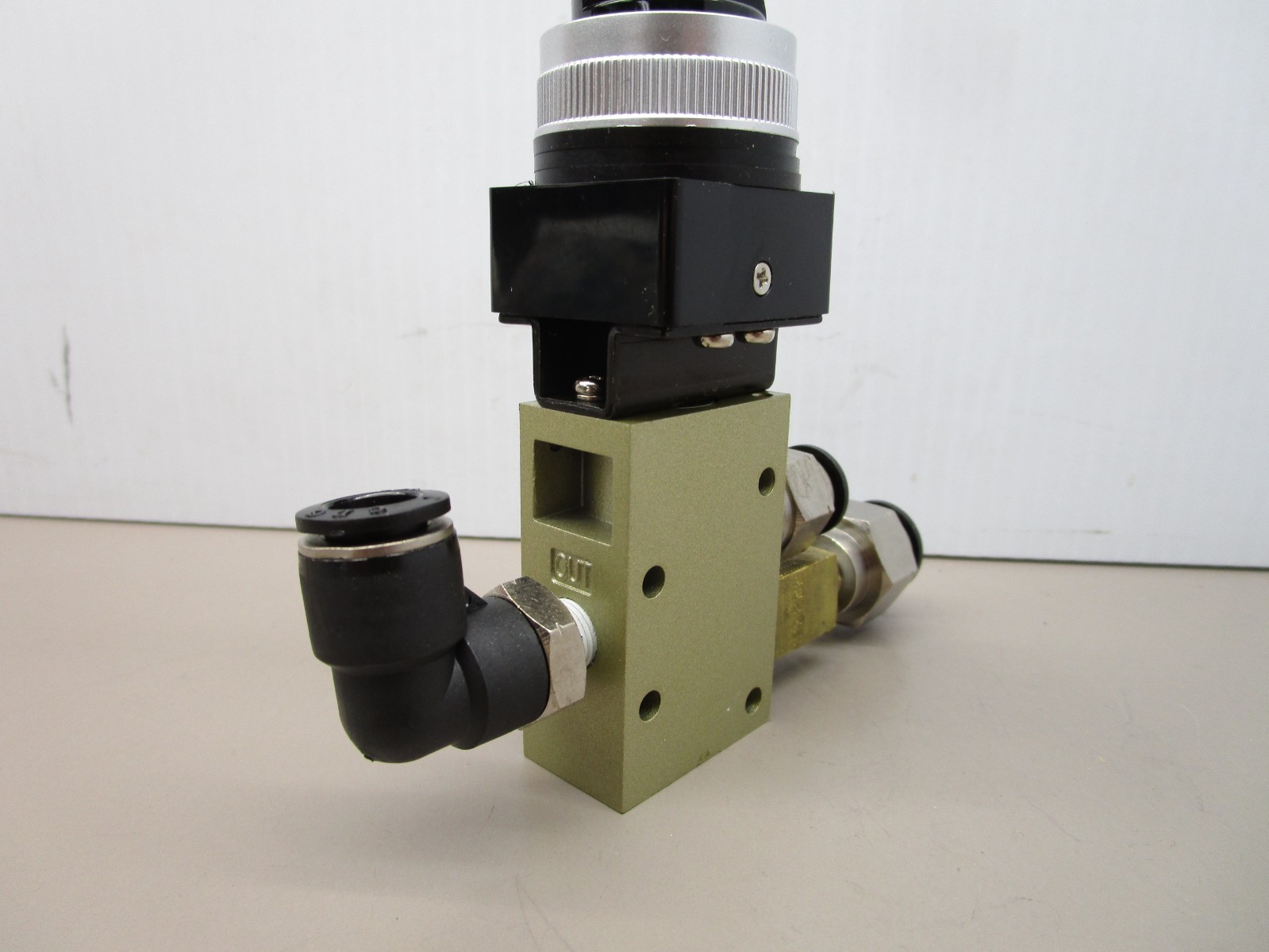 TPC UDM230-01S Switched Pneumatic Valve Assembly 1/8″ Ports with fittings