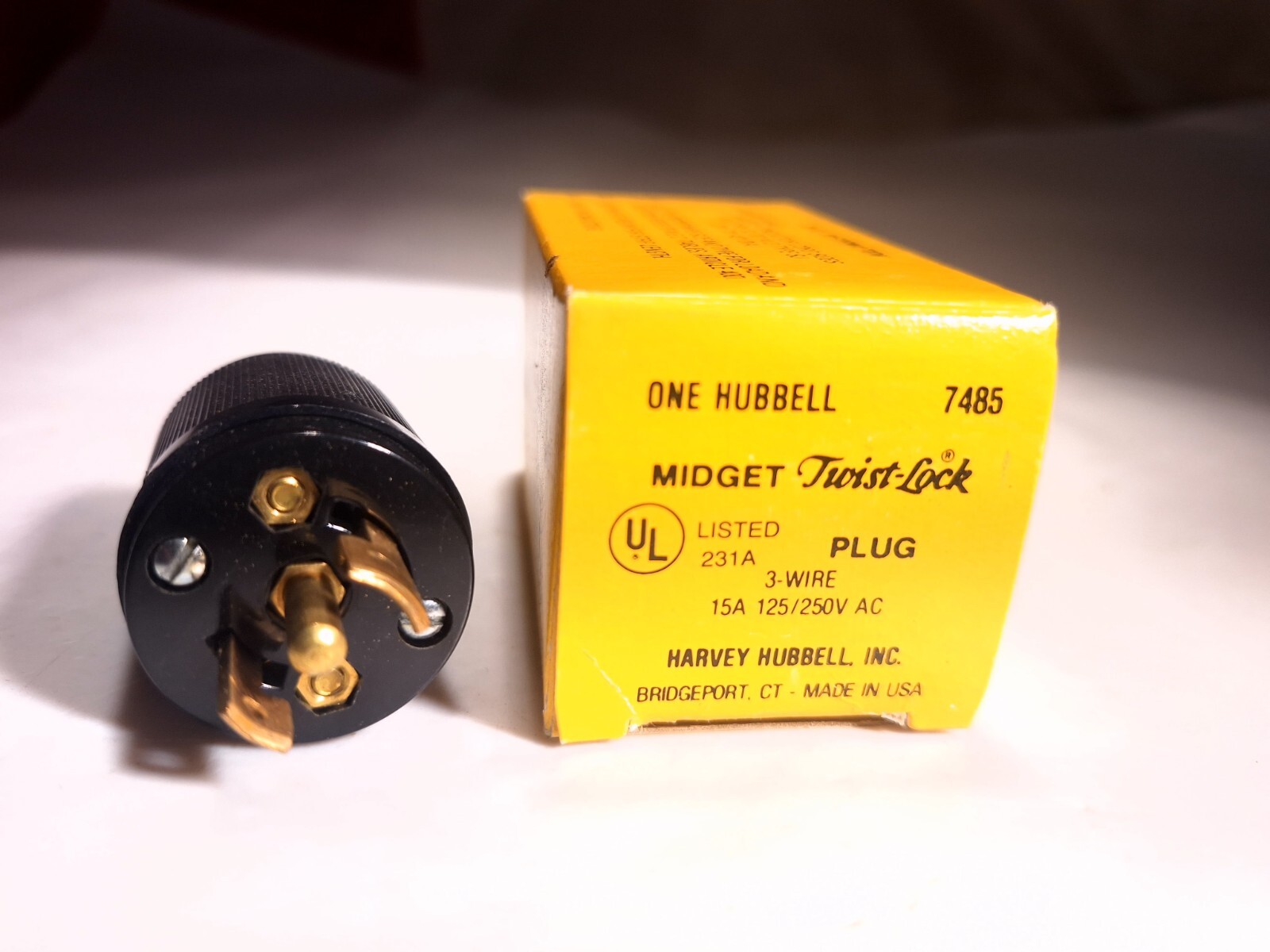 HUBBELL HBL7485V MIDGET TWIST-LOCK CONNECTOR 3P 3W 15A 125/250V NEMA ML-3P 7485