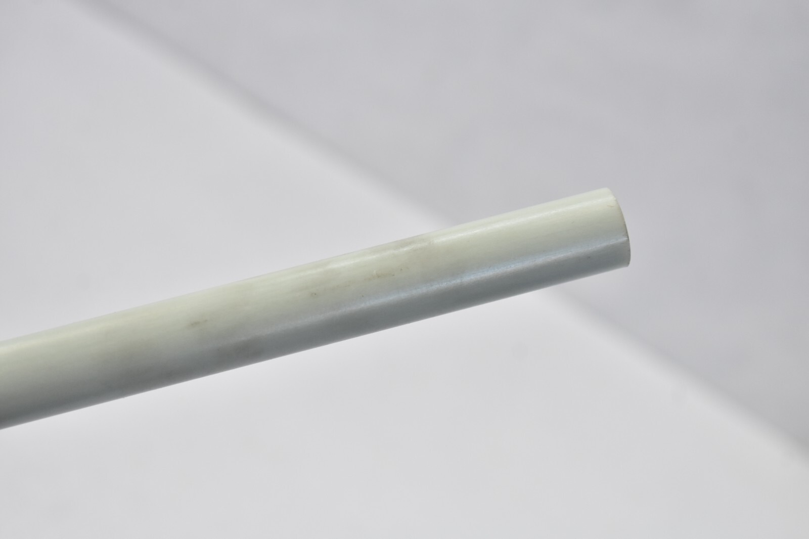 27″ White Hanger w Metal 5″ Bracket PLBKT102 MISSING CAP