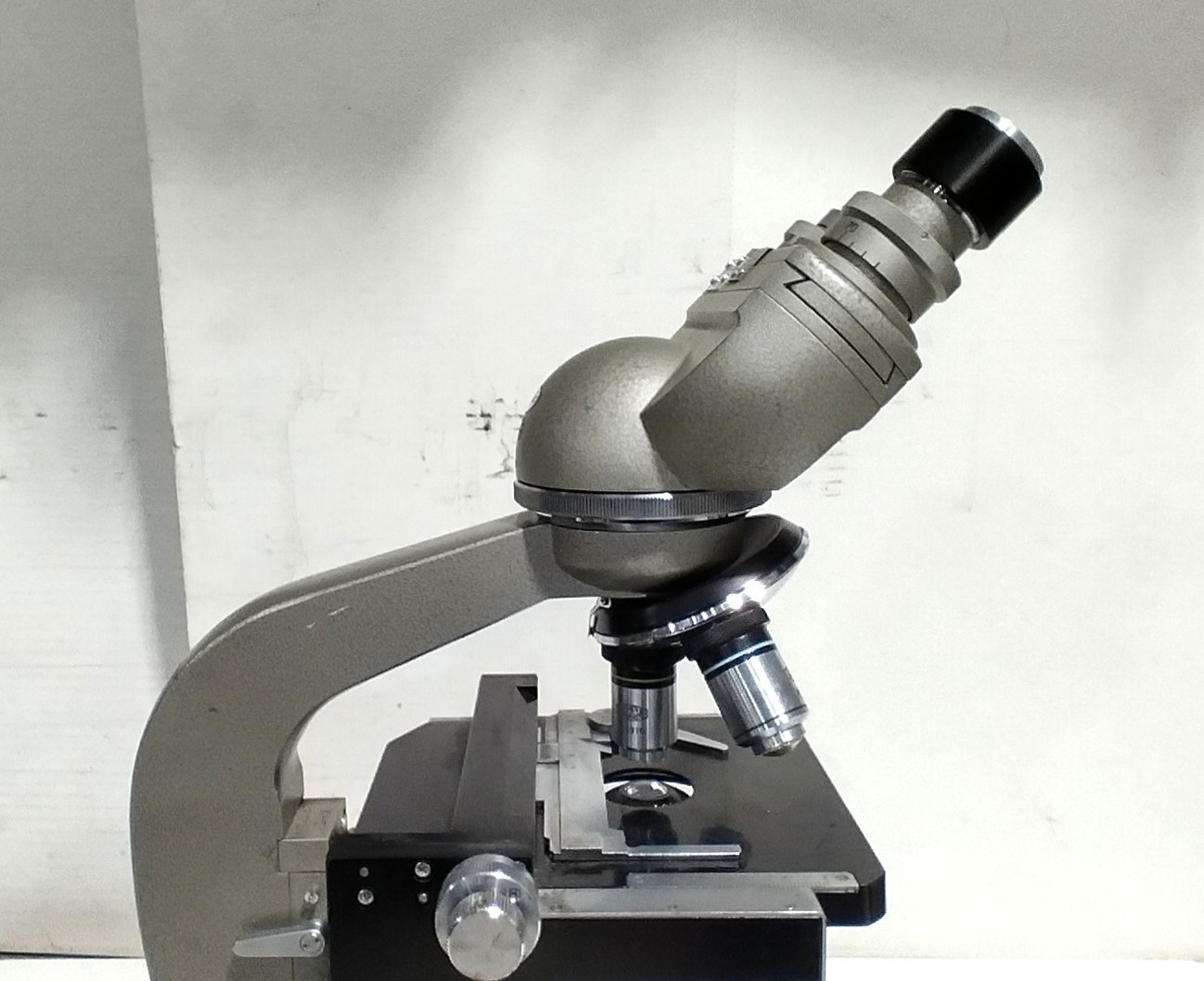 Olympus Tokyo Japan 256547 120V 20W Vintage Binocular Microscope – Untested