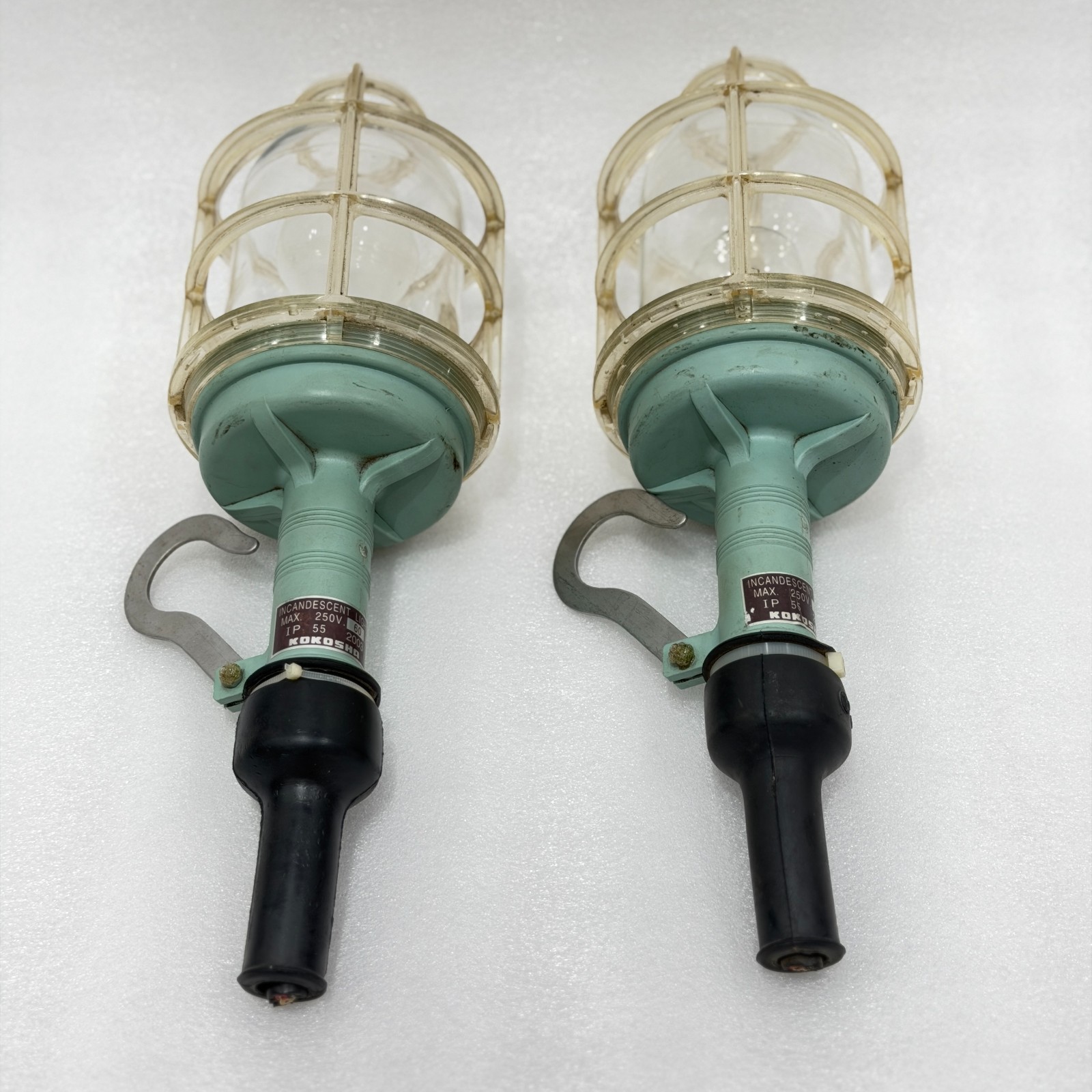 KOKOSHA PORTABLE INCANDESCENT LIGHT IP55 250V 60W HOOK TYPE JAPAN LOT OF 2 FEDEX