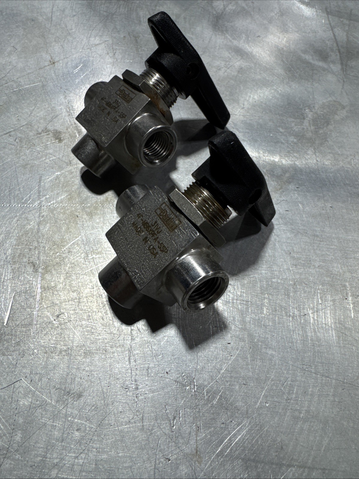LOT OF 2- Parker 4F-Mb6xpfa-Ssp 1/4″ 3-Way Ball Valve 3000 Psi