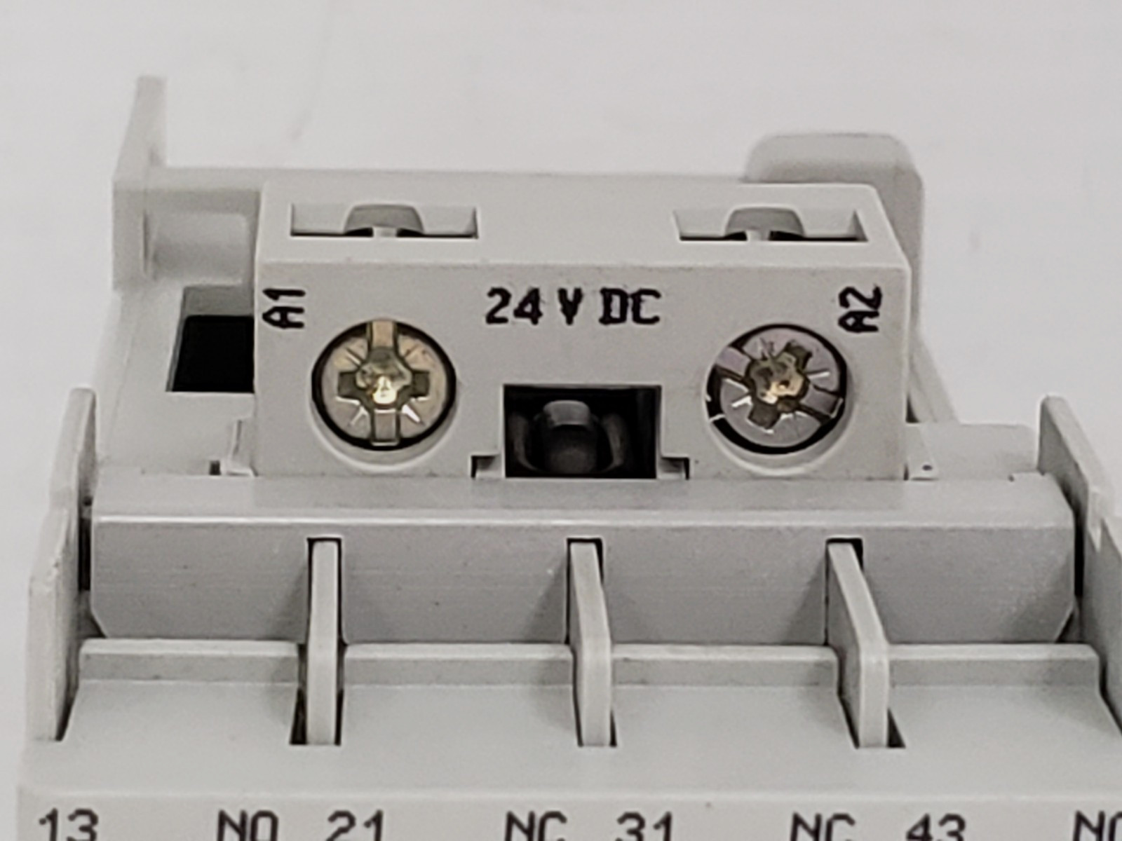 ALLEN BRADLEY 700-CFM220ZJ CONTROL RELAY 2 NO 2NC 24V DC SERIES A NNB