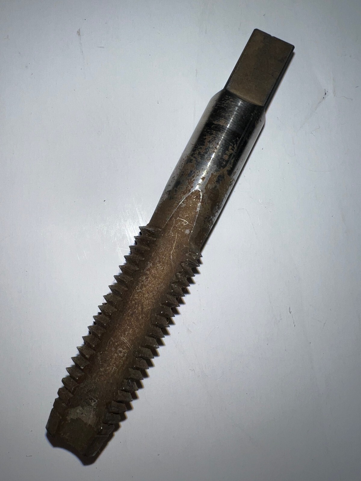 BRUBAKER HSS PLUG TAP 4 FLUTE 3/4″-10 SIZE 2-1/2″ LOC 1-3/4″ SHANK 4-1/4″ OAL