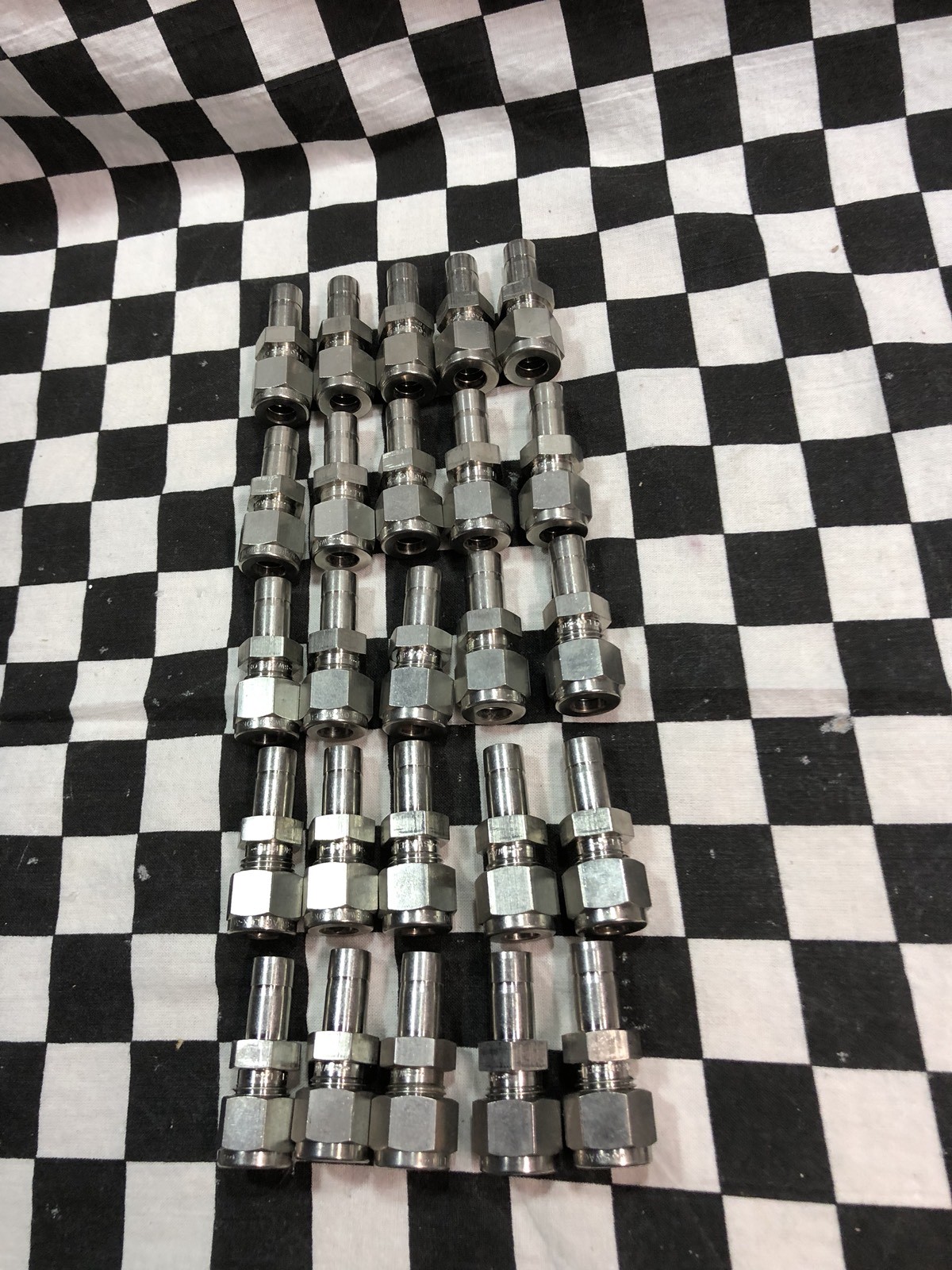Lot Of 25, SWAGELOK Reducer 1/4″ x 3/8″ COMP, SS-500-R-6, SHIPSAMEDAY