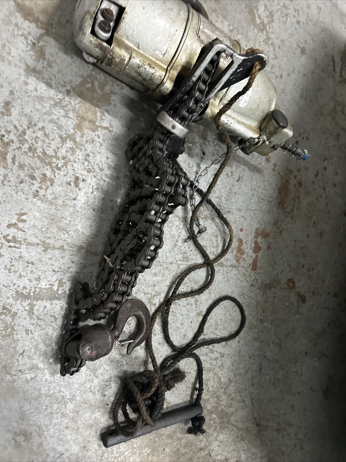 Gardner Denver Chain Hoist 1 Ton 2000# Air Lift