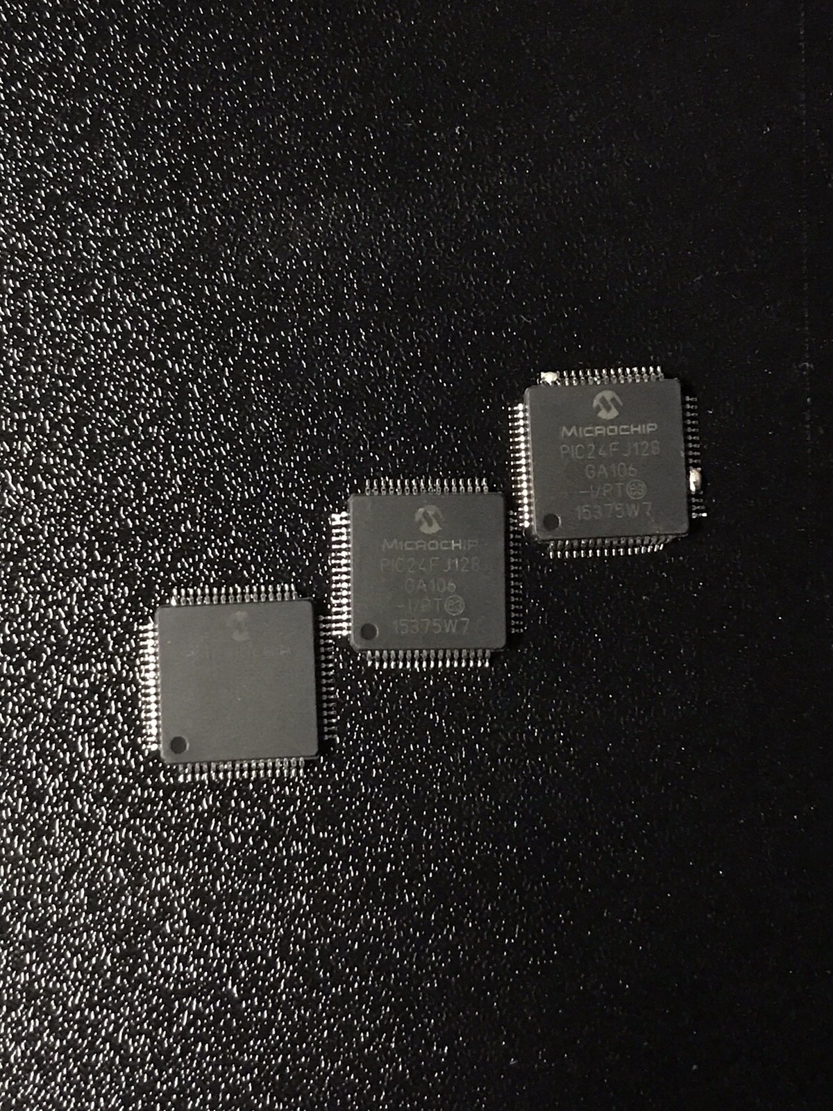 Microchip Technology PIC24FJ128GA106-I/PT Embedded – Microcontrollers Pack Of 3