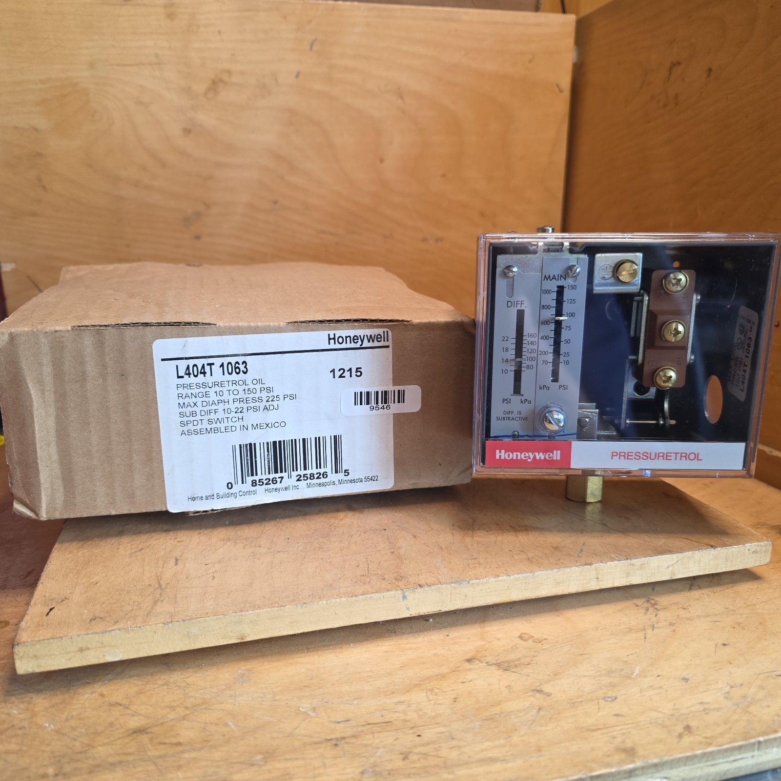 HONEYWELL L404T1063 10-150 PSI, SPDT SWITCH PRESURETROL CONTROLLER