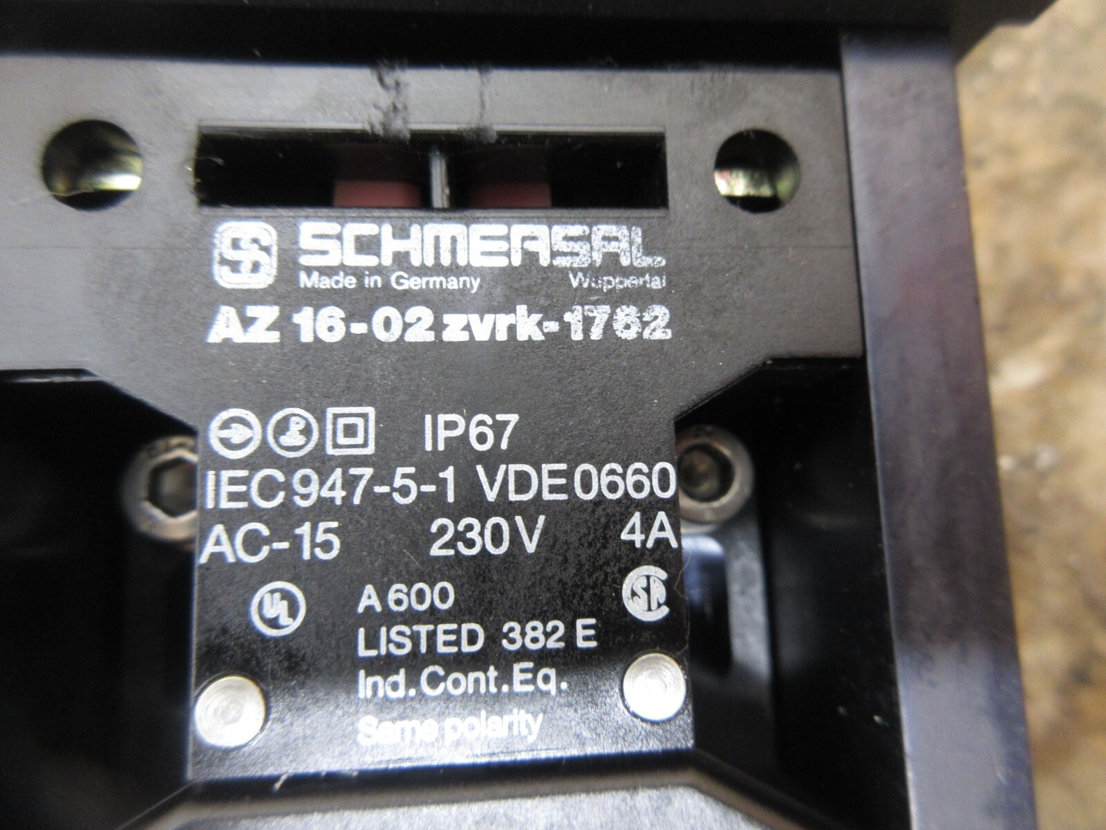 SCHMERSAL AZ 16-02 ZVK IEC 947-5-1 VDE0660 ZVRK-1762 LOT OF 2 PIECES