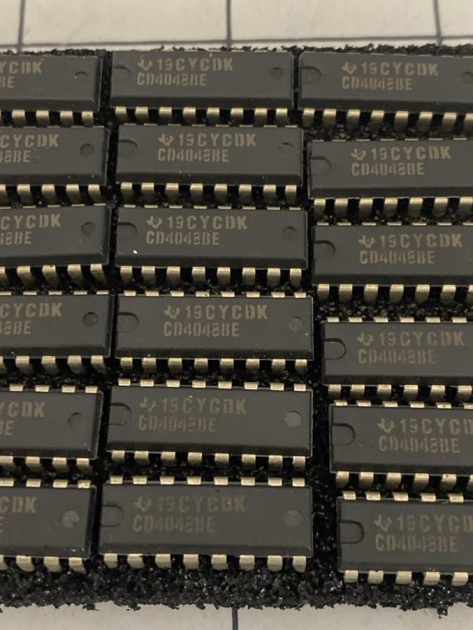 Texas Instruments Integrated Circuit 16 Dip Inverter PN: CD4048BE