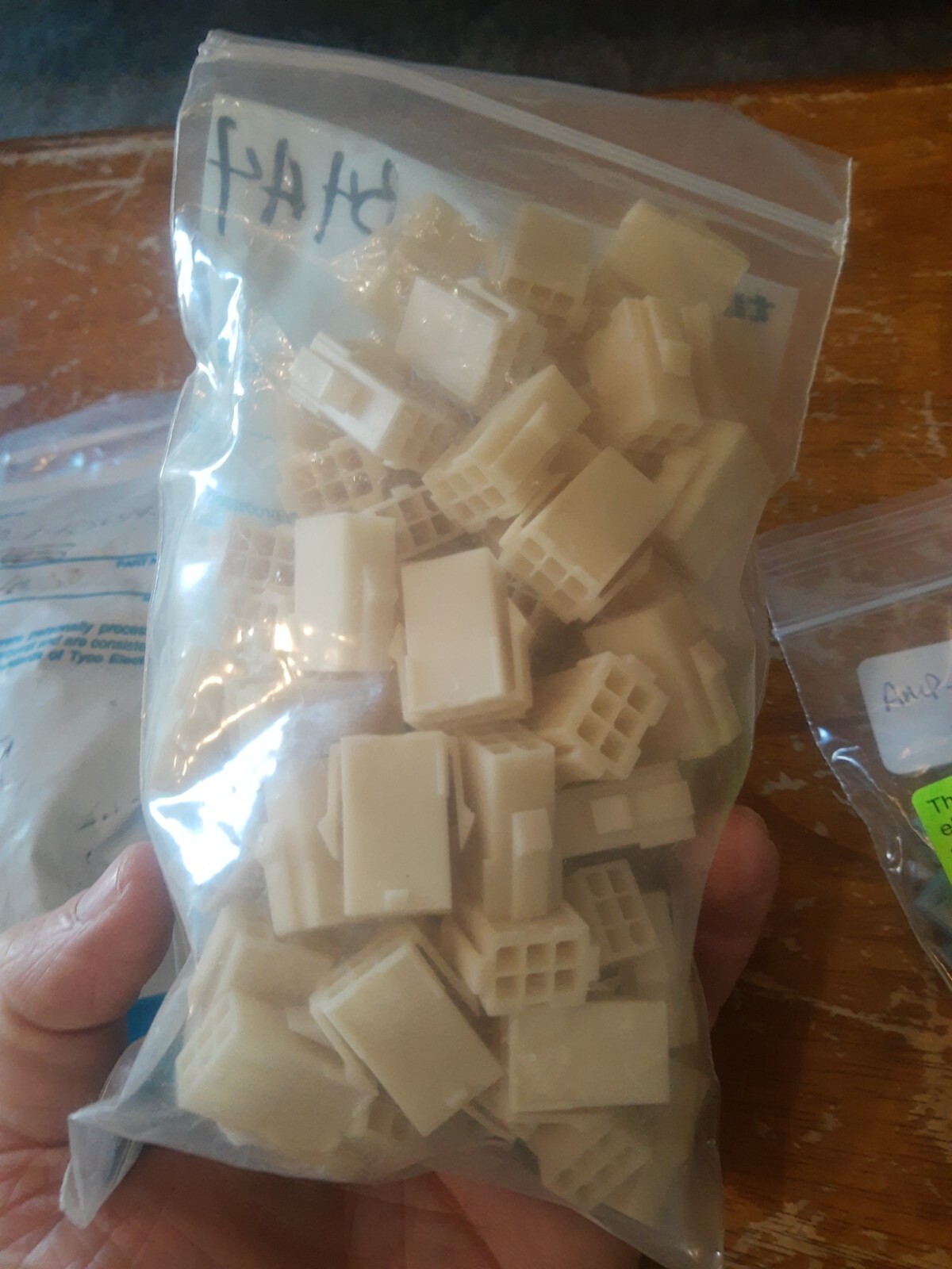 LOT of 61 6 Position Rectangular Receptacle Connector Plug # AMP 172160-1