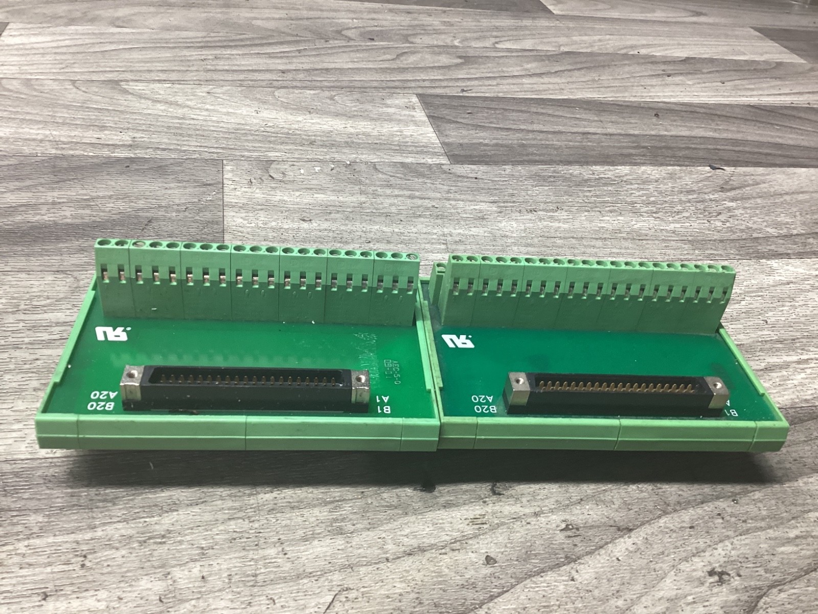 Lot of 2 Phoenix Contact UMK-SE 11,25-1 Terminal Blocks #124N46