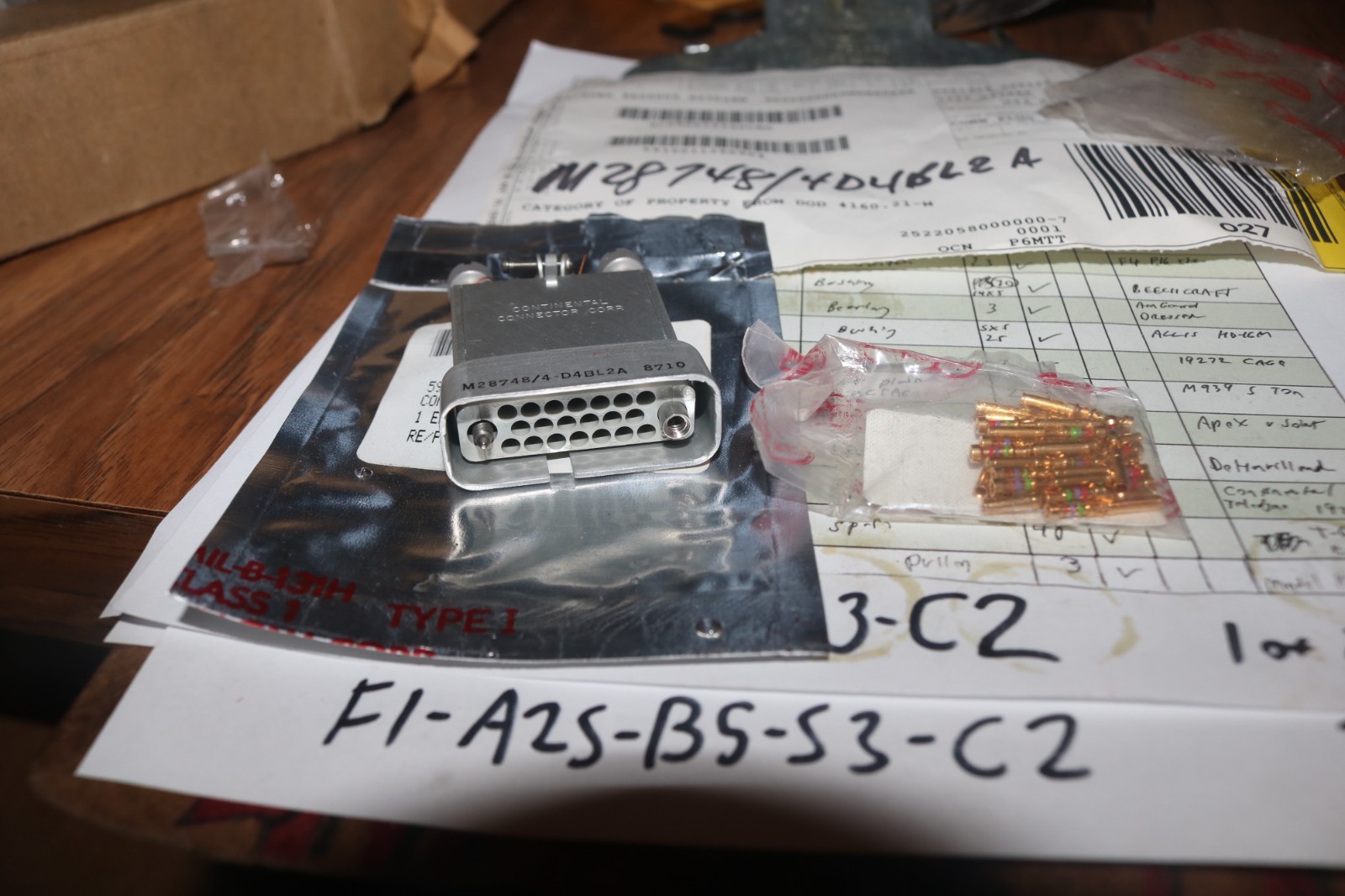 NOS Continental Electrical connector M28748/4-D4BL2A 5935-01-139-0904