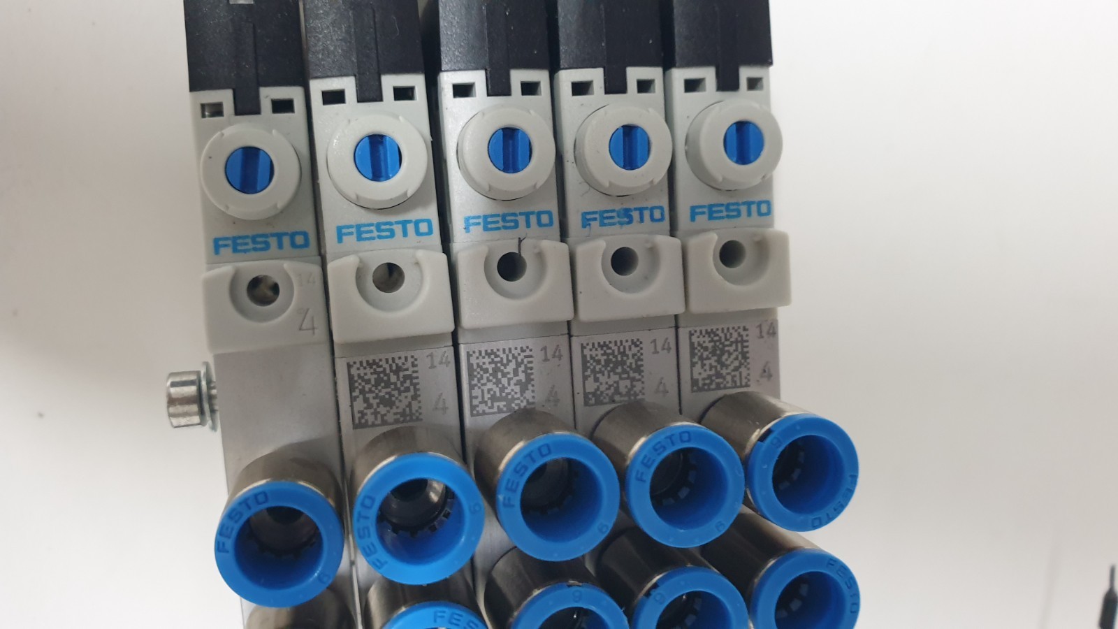 Festo Pneumatic Valve Manifold Assembly with Cables – USED