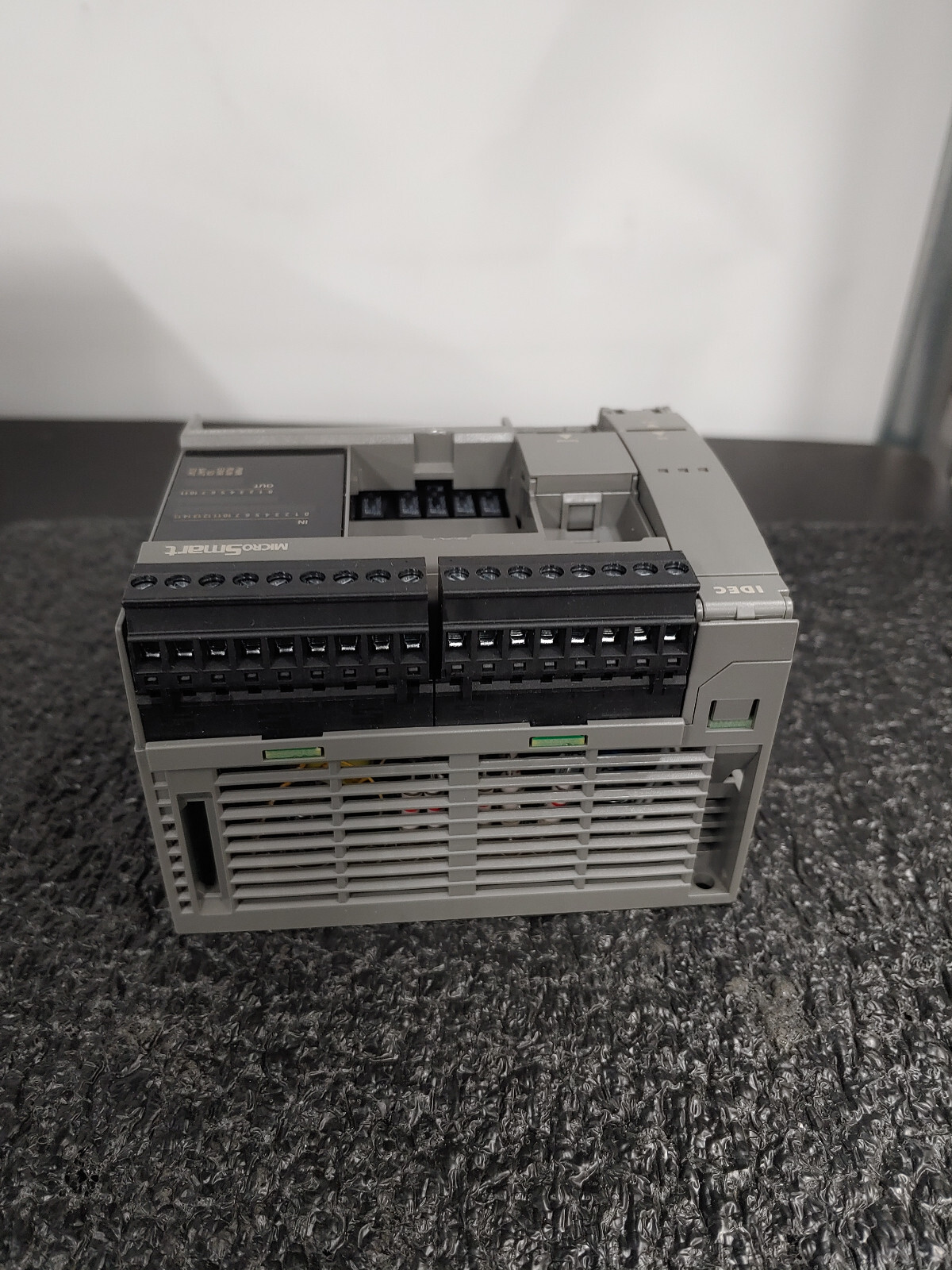 IDEC FC6A-C24R1AE 24IO CPU 100-240VAC Relay FC6A MicroSmart PLC