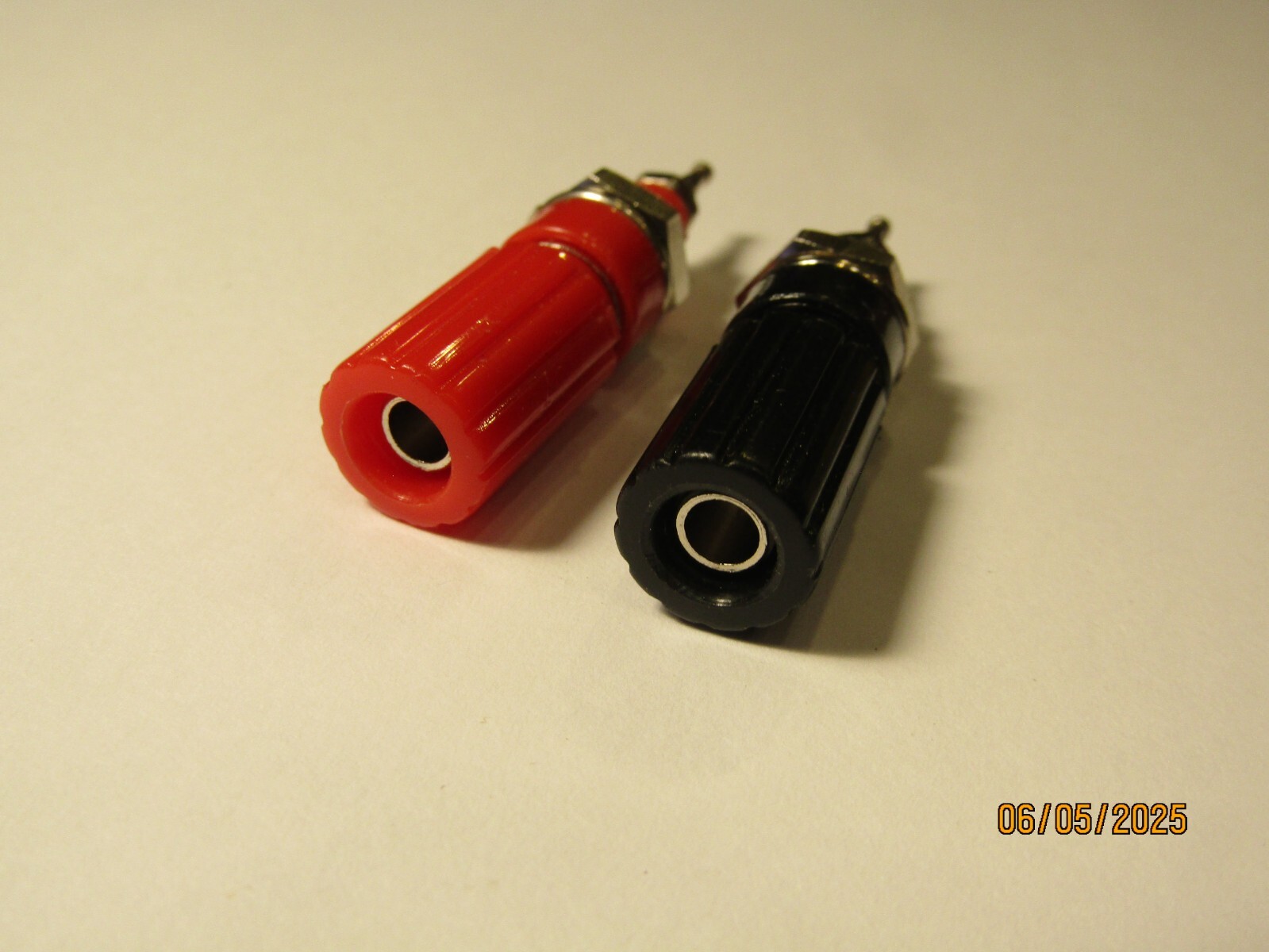 Archer Panel Mount Banana Jack / Cable Wire Mounts Set of 2 Black & Red NOS