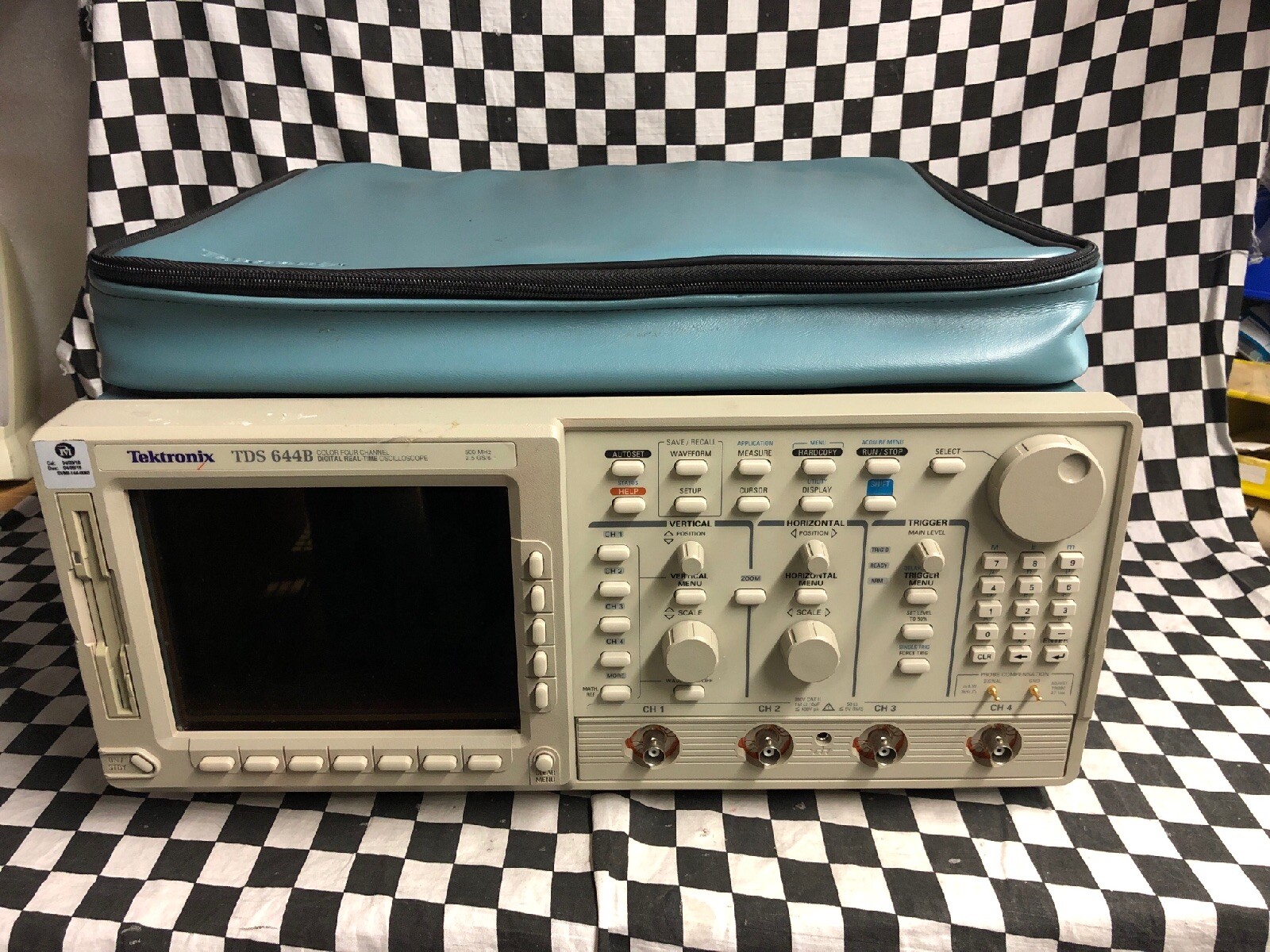 TEKTRONIX TDS644B Digital REAL-TIME Oscilloscope 500 MHz, 2.5 GS/s, COLOR 4 CHAN