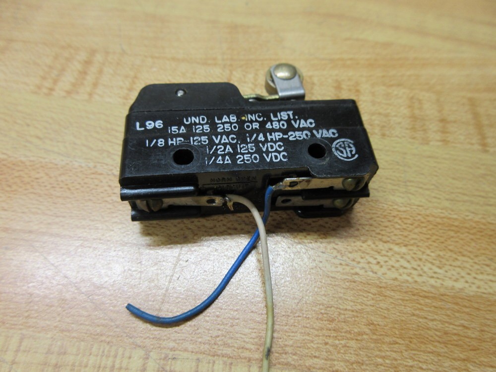 Honeywell BZ-2RW822 Microswitch Roller Switch BZ2RW822 W/Wires