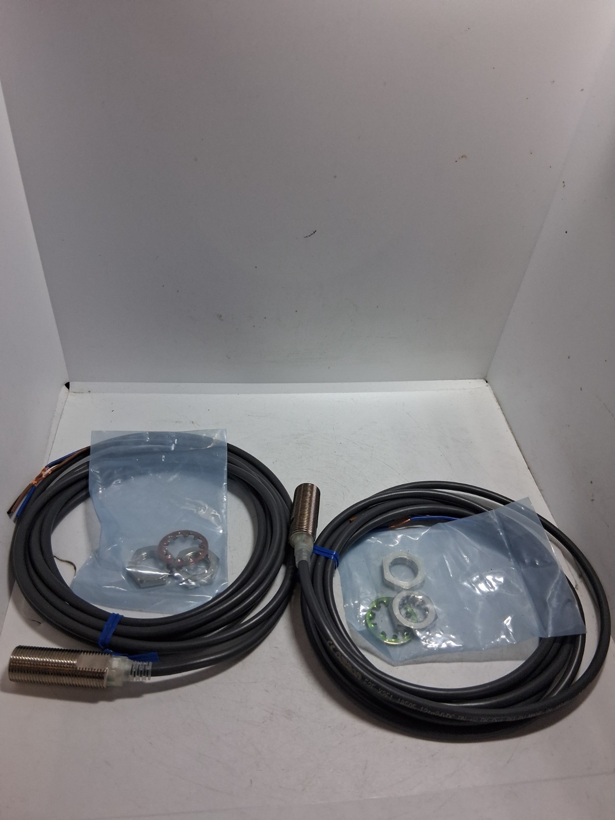 OMRON E2E-X2E1 PROXIMITY SENSOR 12-24VDC (LOT OF 2) NNB