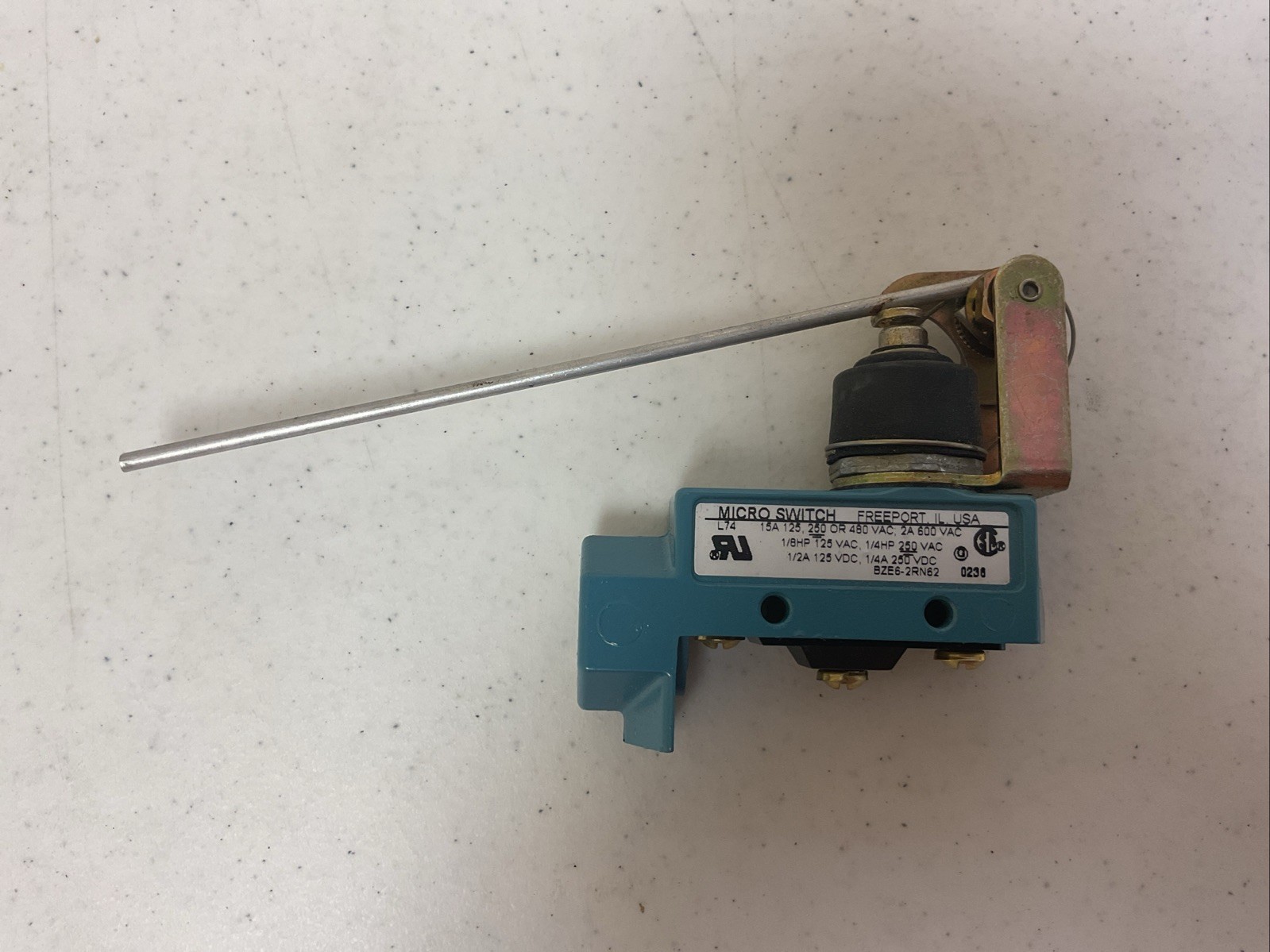 NEW HONEYWELL BZE6-2RN62 ROD LEVER LIMIT SWITCH, FREE SHIPPING