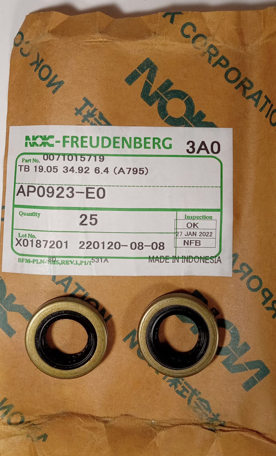 2 NEW NOK A795 AP0923-E0 OIL SEALS 19.05 34.92 6.4 NIB ***MAKE OFFER***