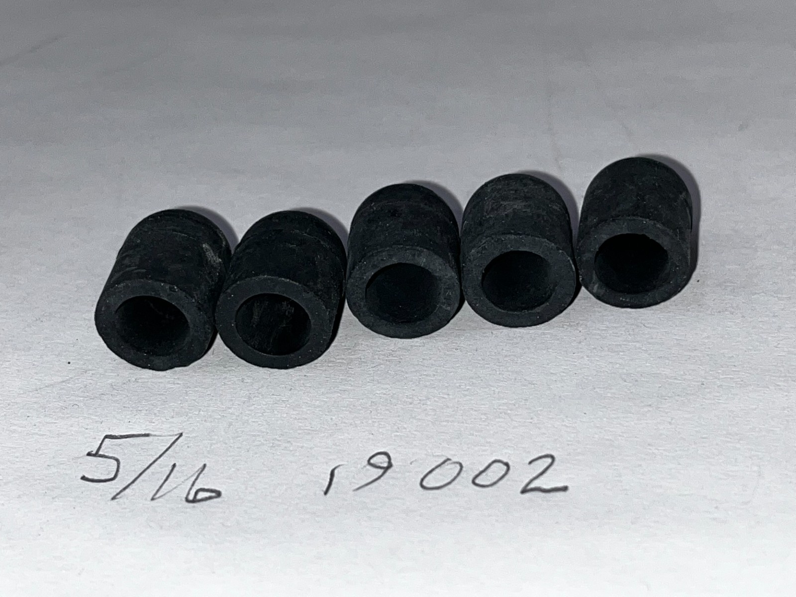 Qty 27 Auveco EPDM Vacuum Caps 1/8″-1/2″ 12209 4440 4439 19002 12210 12908