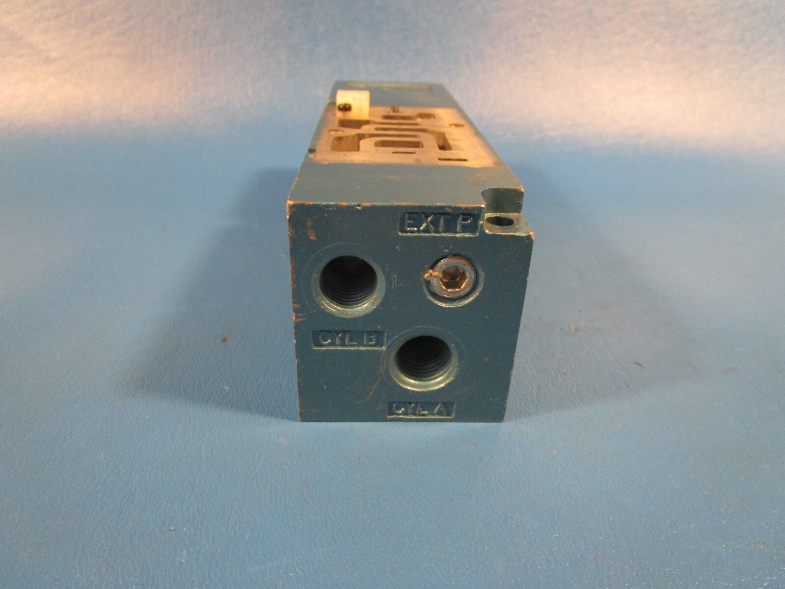 MAC 82A-CA-BKA MANIFOLD BASE, 1/4INCH NPT PORTS. For Solenoid Valve Assemblies