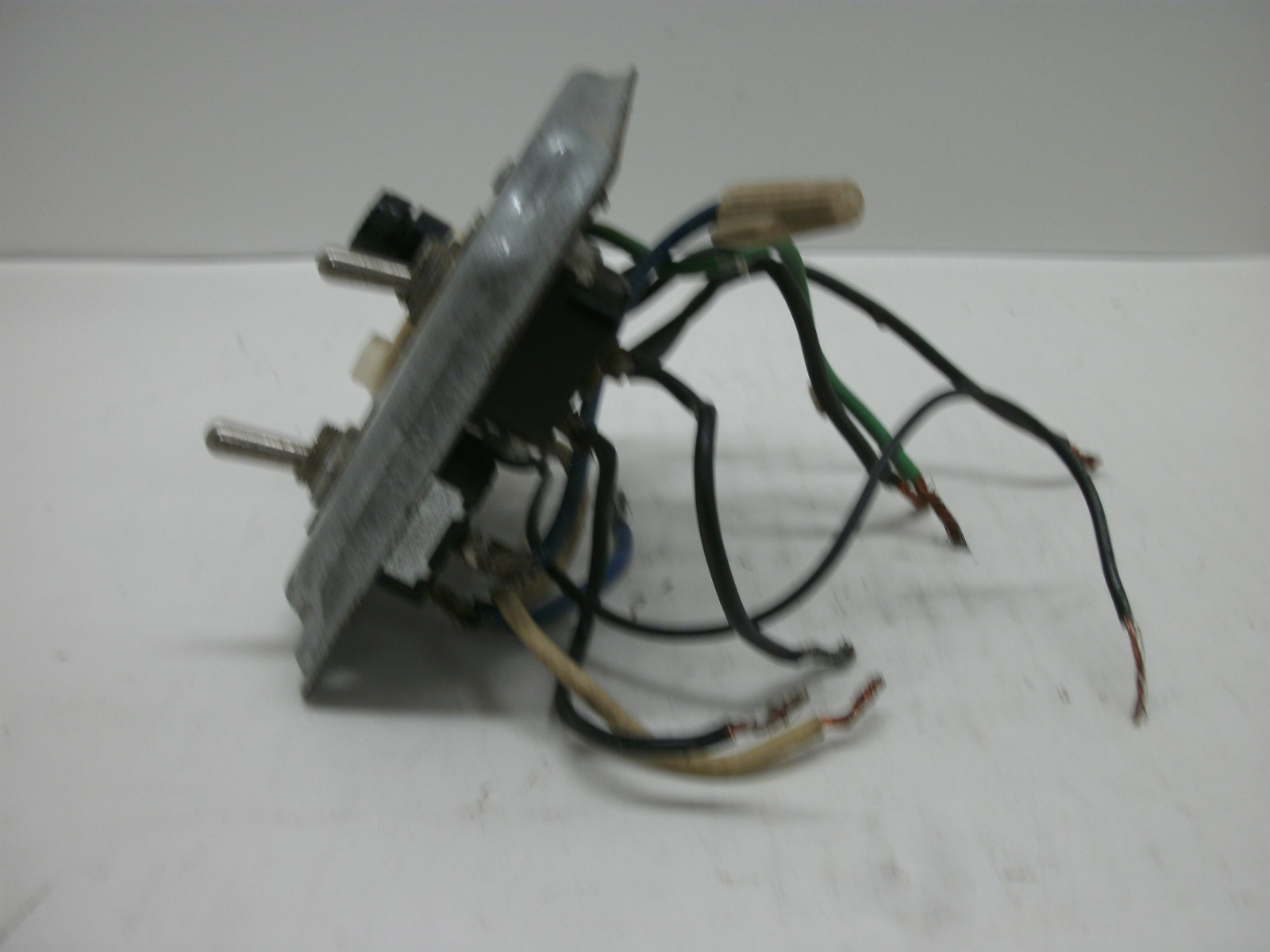 ELECTRICAL BOX COVER W/LINE SWITCH W/RECEPTACLE W/WHITE INDICATOR LIGHT W/FUSE