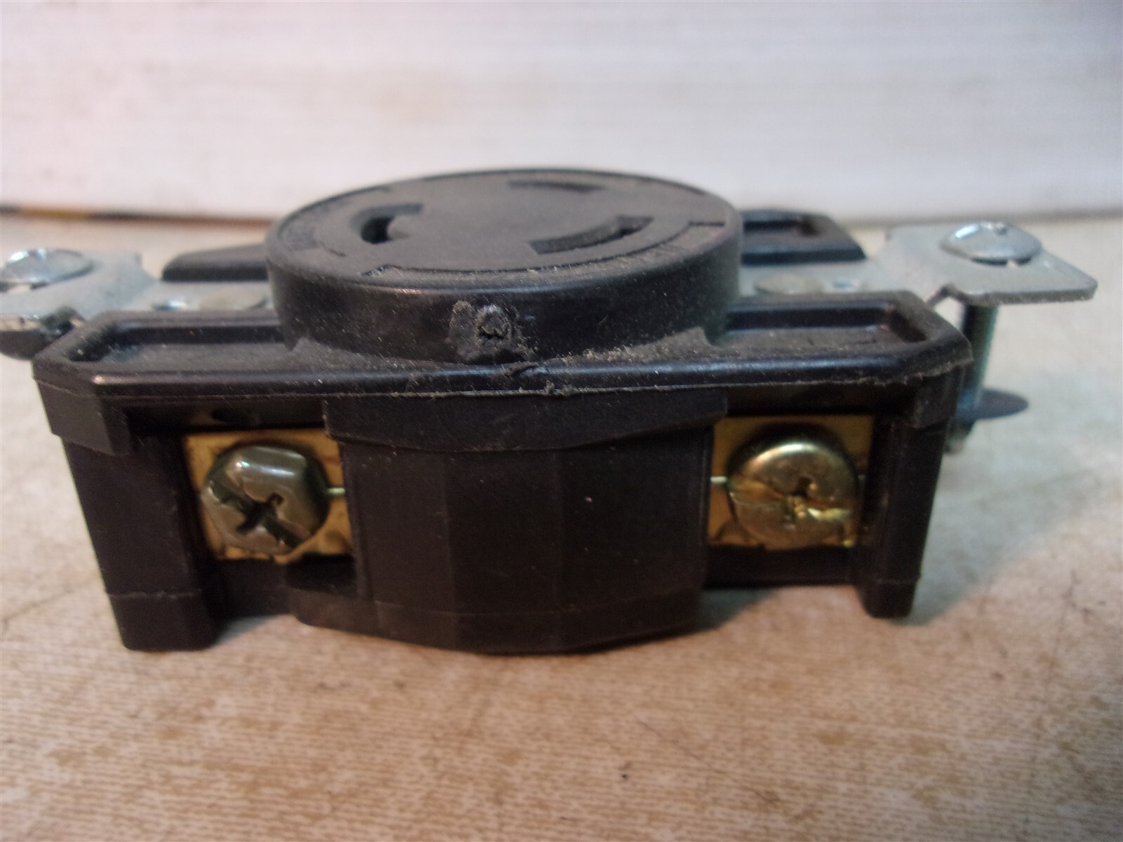 NEW Cooper Hart Lock L5-20 20A 125V CWL520R Receptacle *FREE SHIPPING*