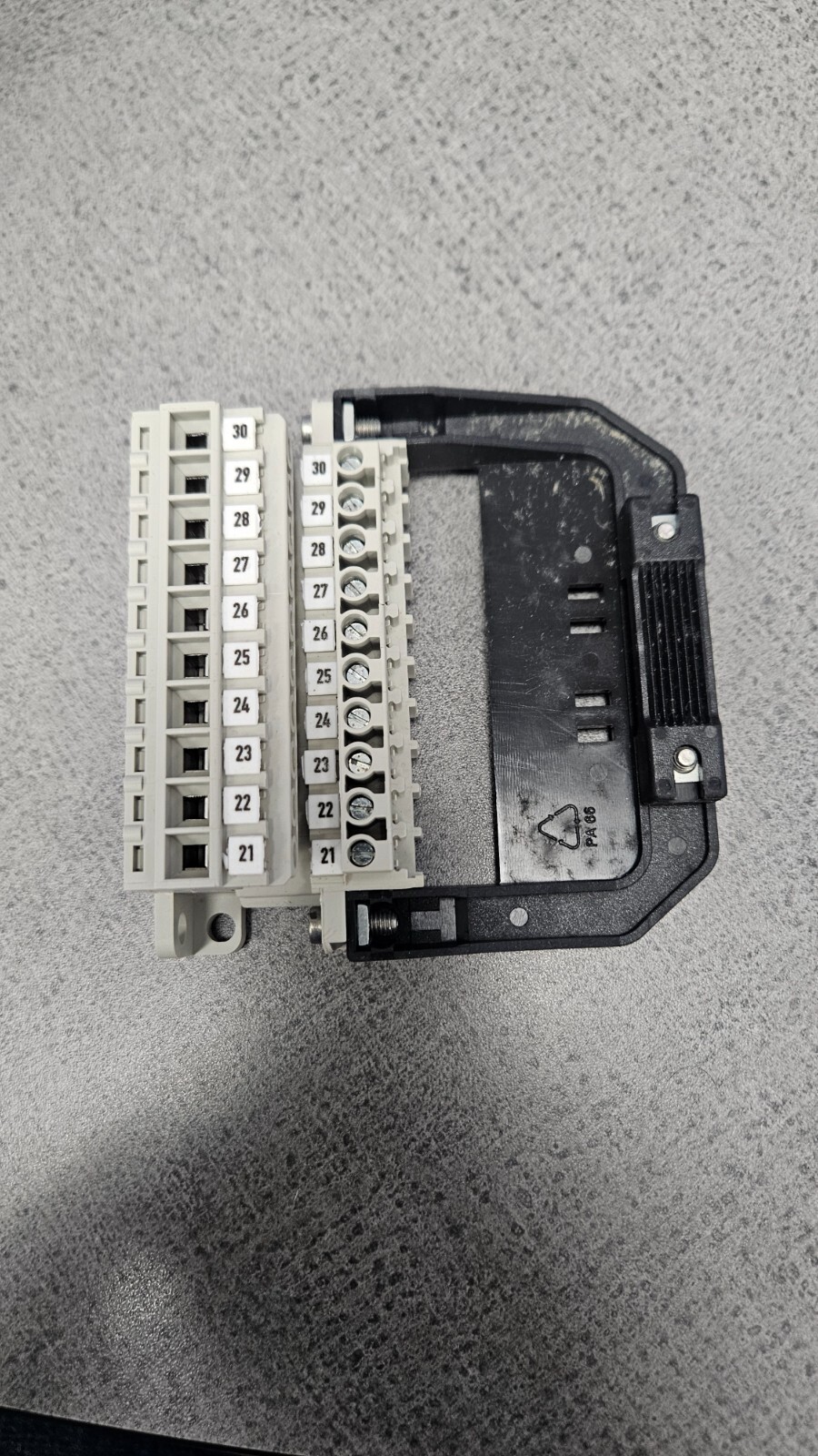 EATON CORPORATION P/N: NZM2-XSVR CONTROL CIRCUIT PLUG FOR REMOTE OPERATOR
