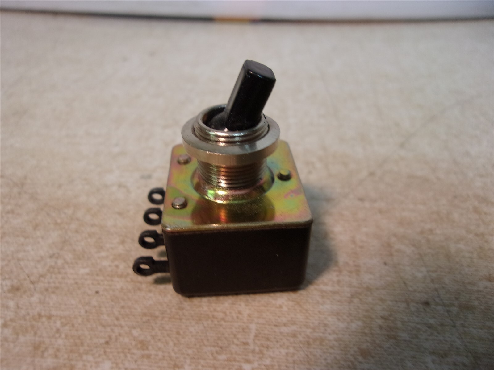 NEW On-Off Toggle Switch U132.0122 *FREE SHIPPING*