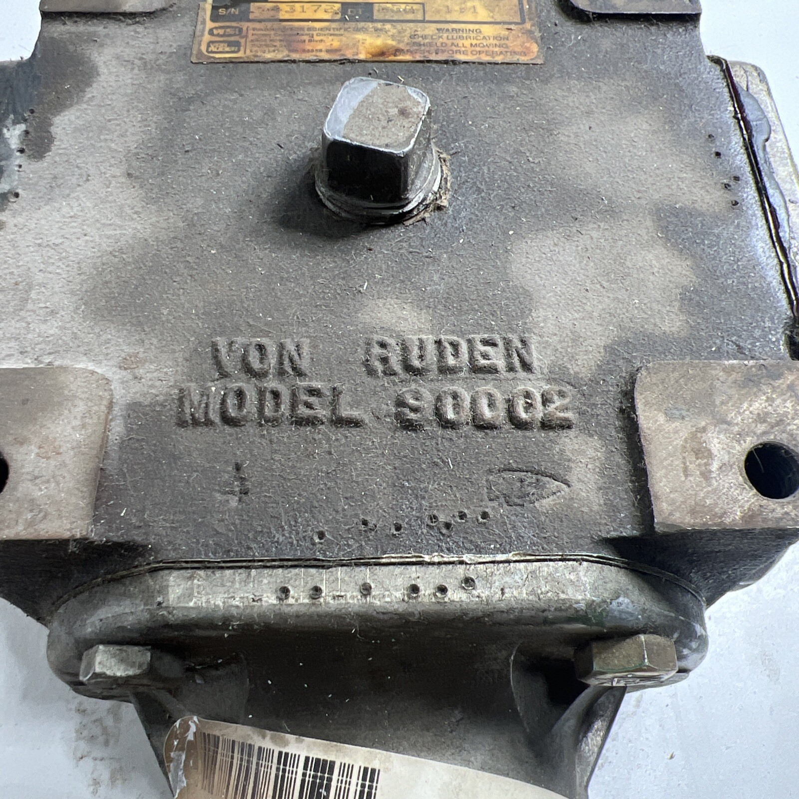 VON RUDEN 90002 GEAR REDUCER TEE * USED * 40-146 s/n 43172 DT.338 1:1 E/G