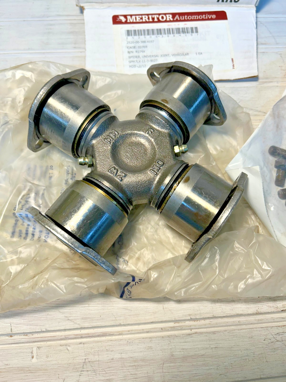 MERITOR R279X UNIVERSAL JOINT KIT FOR M939 & OTH. MIL. VEH., 2520-00-388-4197