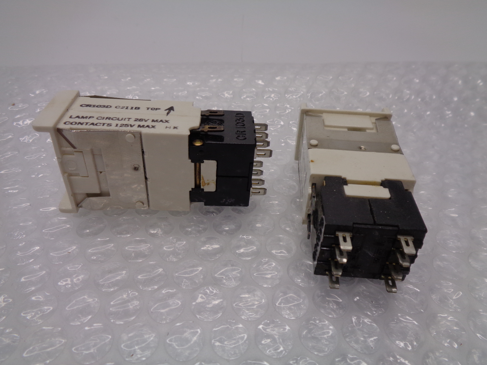 GENERAL ELECTRIC CR103DC211B LAMP CIRCUIT LOT OF 2 NSMP